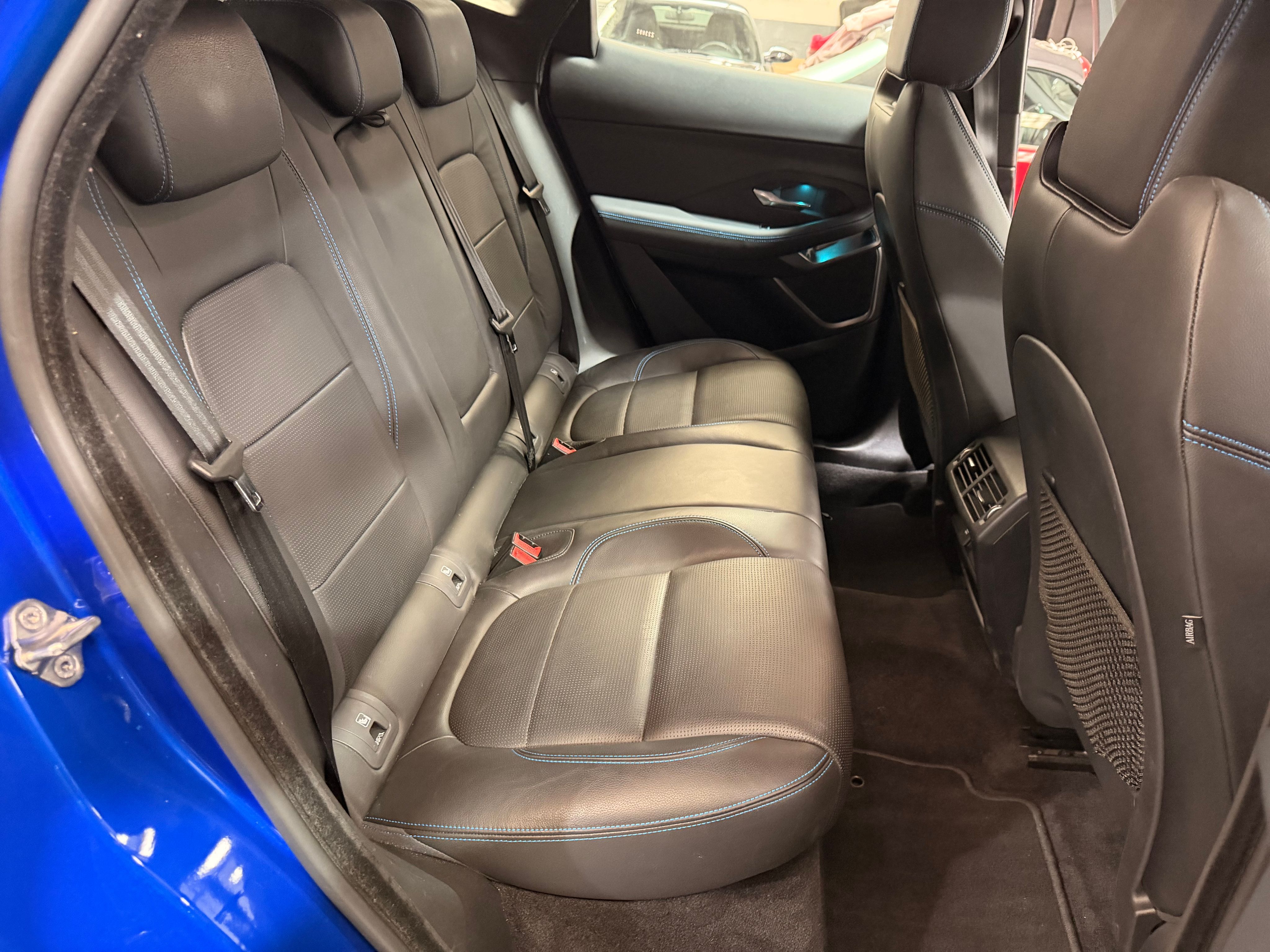 Jaguar E-Pace R-Dynamic 2018 — places arriere (28)