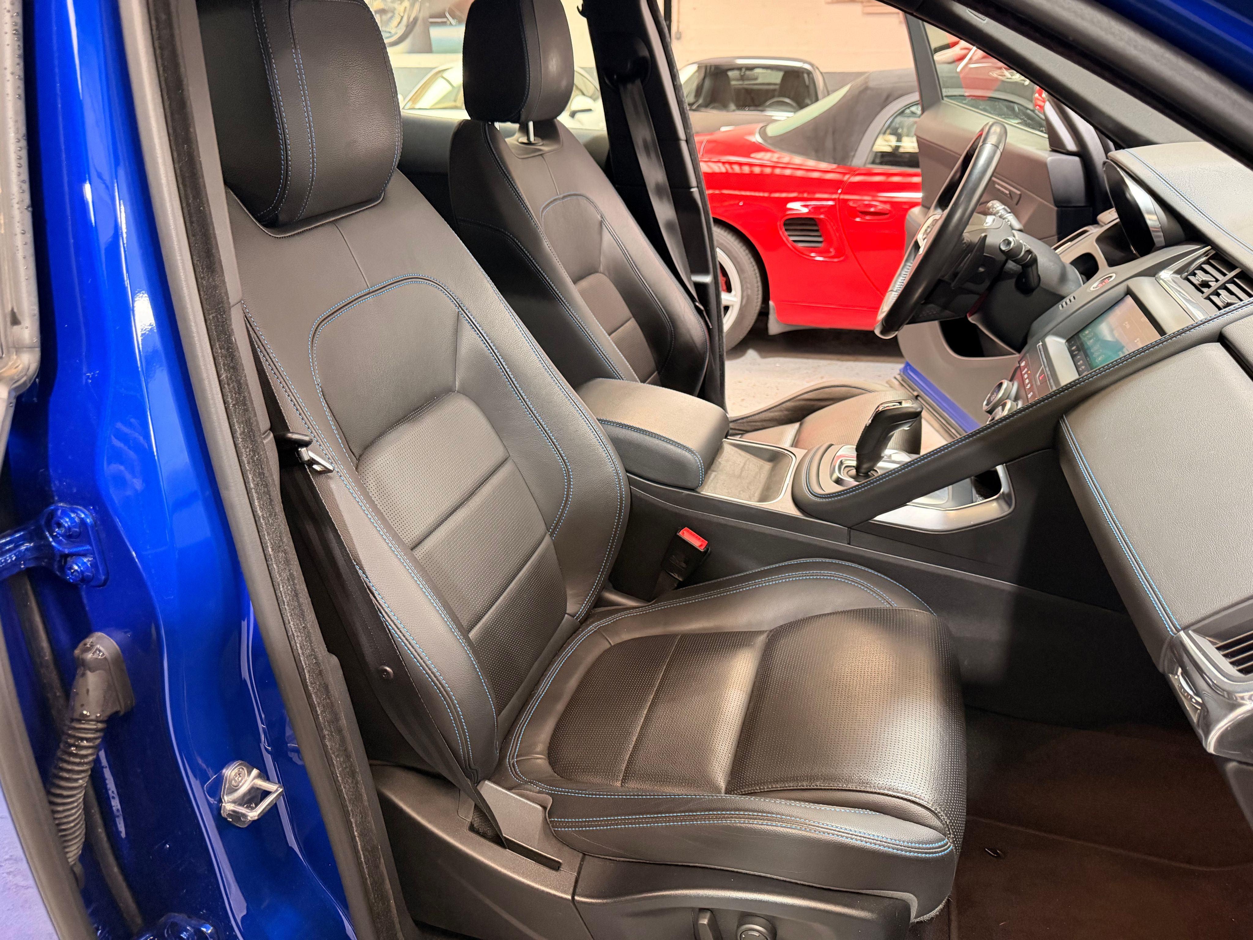 Jaguar E-Pace R-Dynamic 2018 — sieges (22)