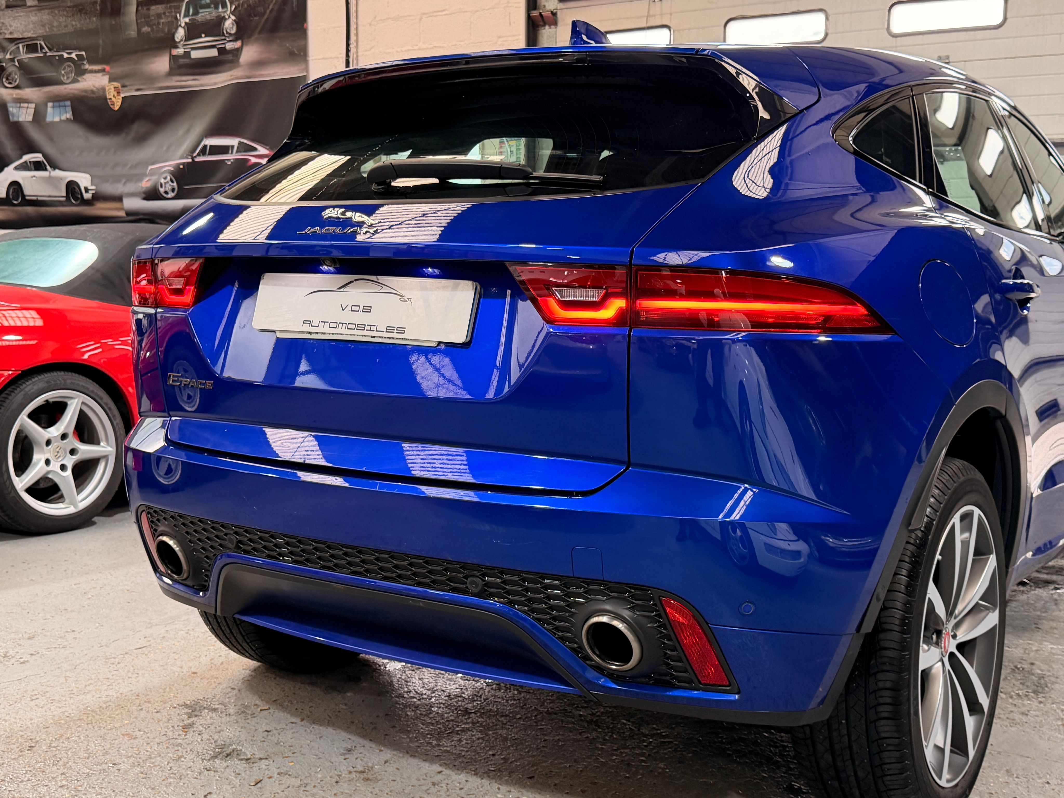 Jaguar E-Pace R-Dynamic 2018 — vue arriere trois-quarts (11)