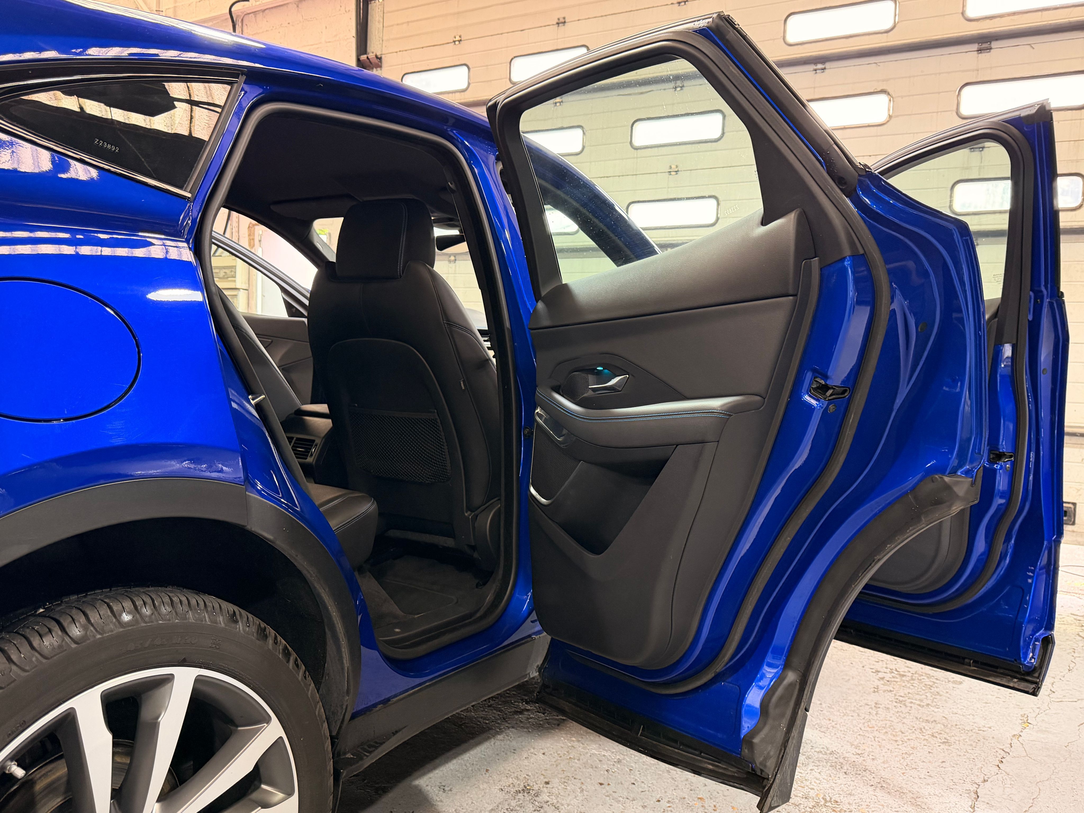 Jaguar E-Pace R-Dynamic 2018 — vue arriere trois-quarts (12)