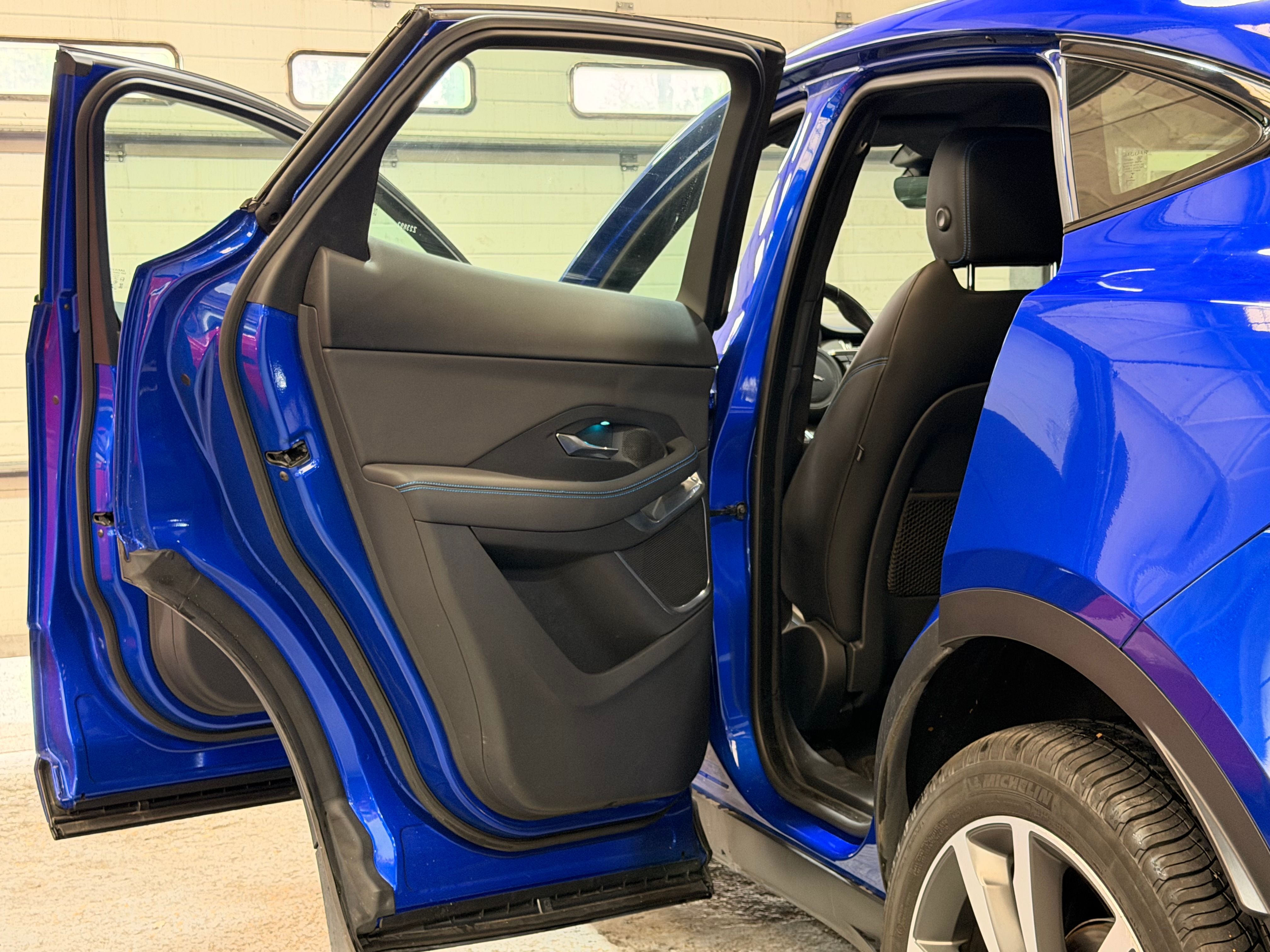 Jaguar E-Pace R-Dynamic 2018 — profil lateral (8)