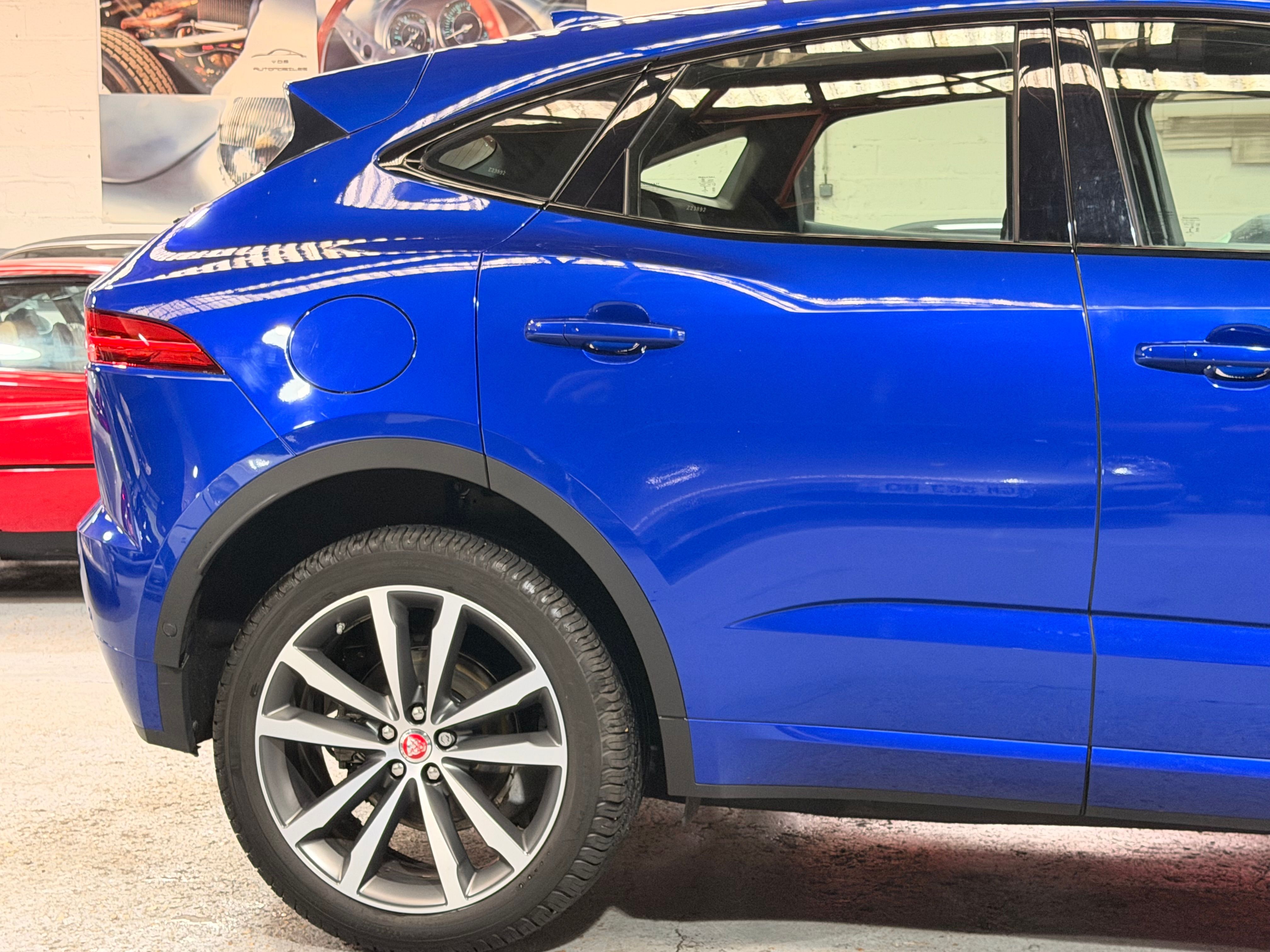 Jaguar E-Pace R-Dynamic 2018 — profil lateral (10)