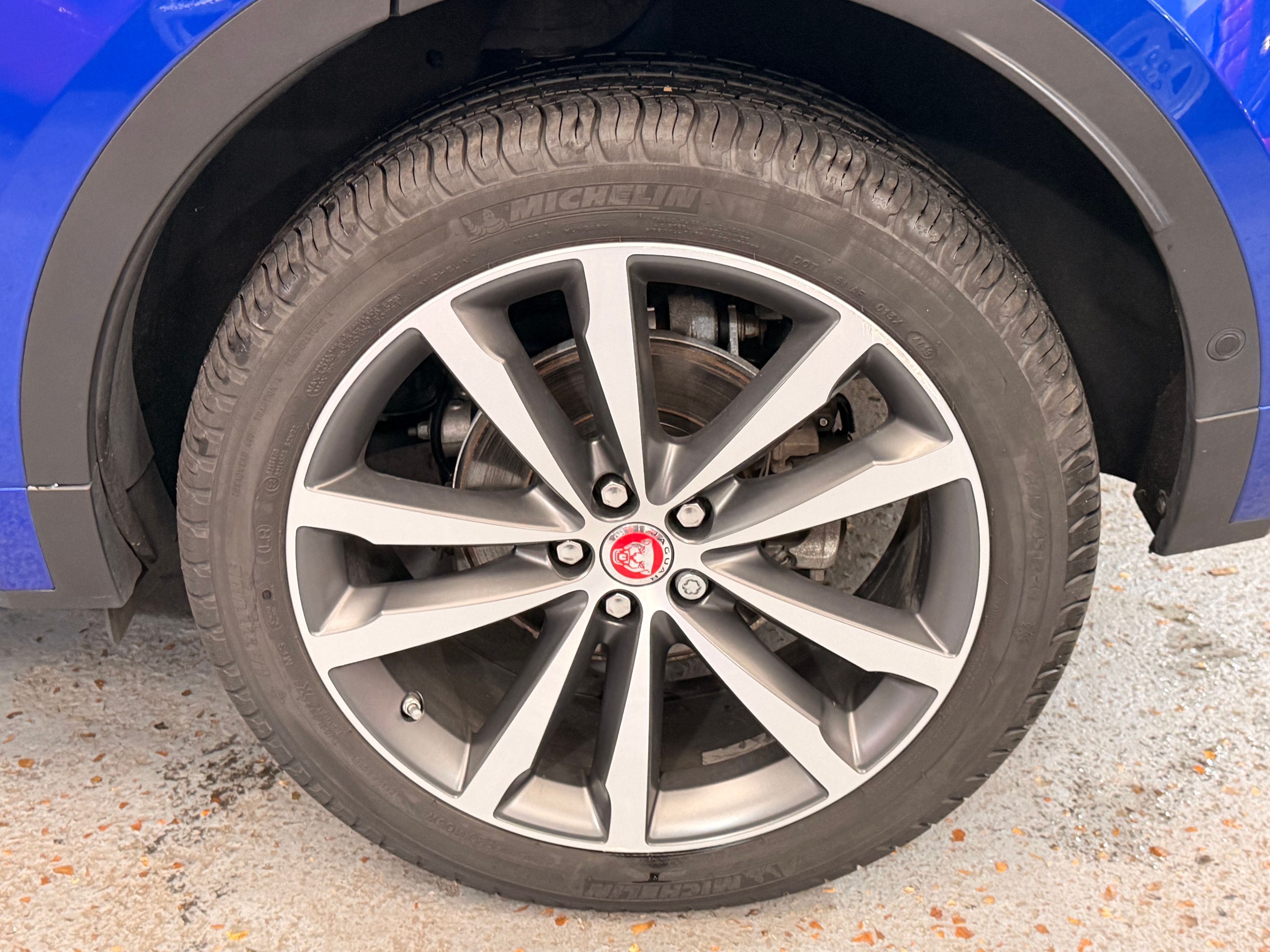 Jaguar E-Pace R-Dynamic 2018 — jante et pneumatique (33)