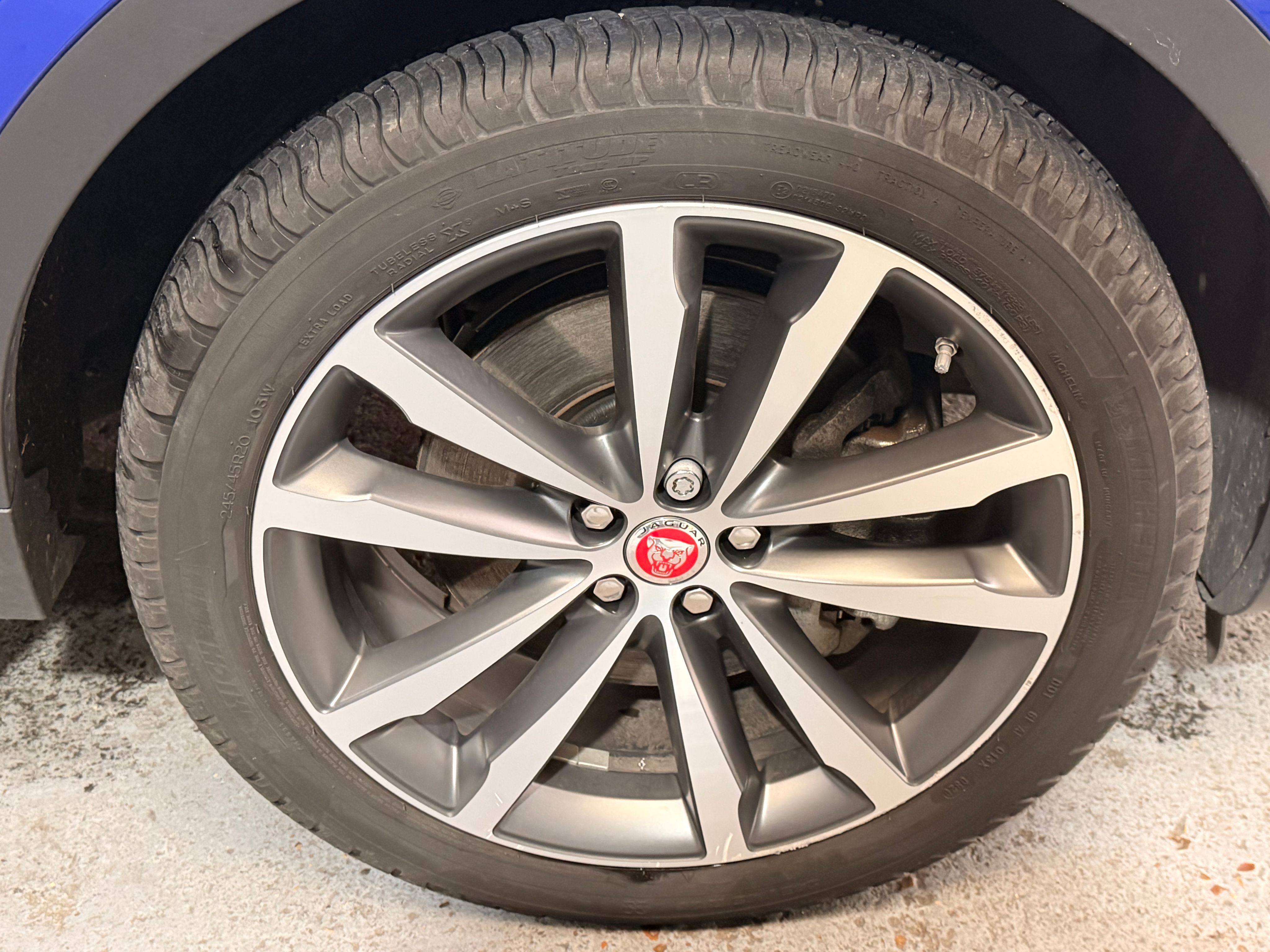 Jaguar E-Pace R-Dynamic 2018 — jante et pneumatique (35)