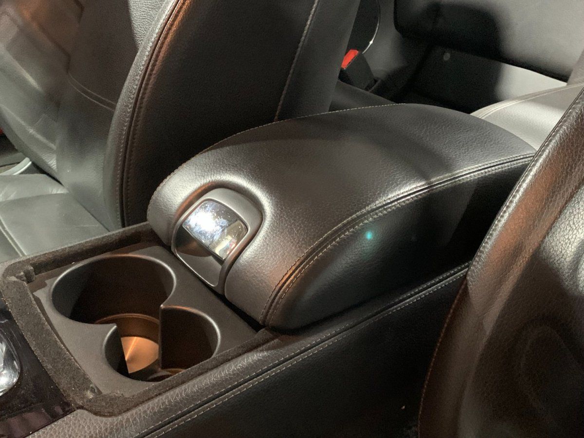Jaguar XKR Cabriolet 4.2 416cv Superbe etat . 2008 — detail interieur (38)