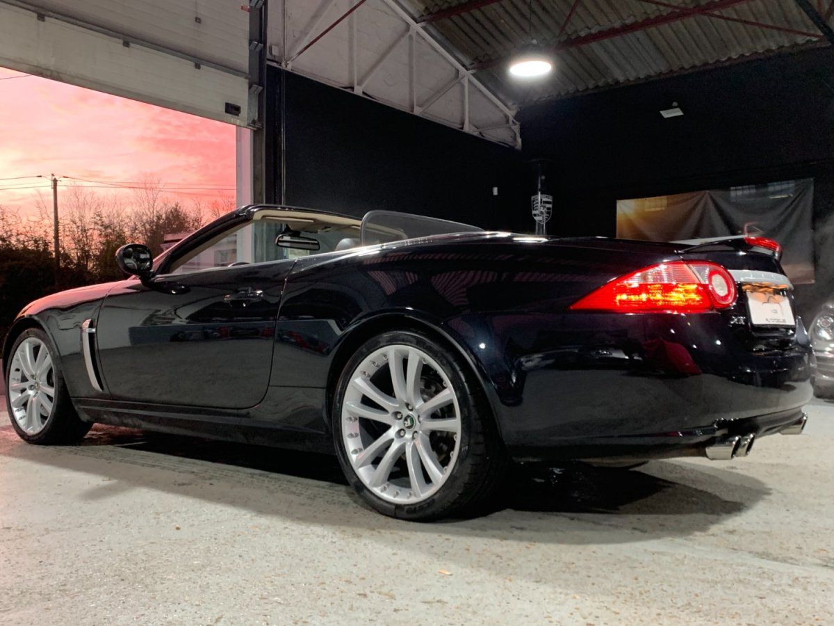 Jaguar XKR Cabriolet 4.2 416cv Superbe etat . 2008 — vue arriere trois-quarts (10)