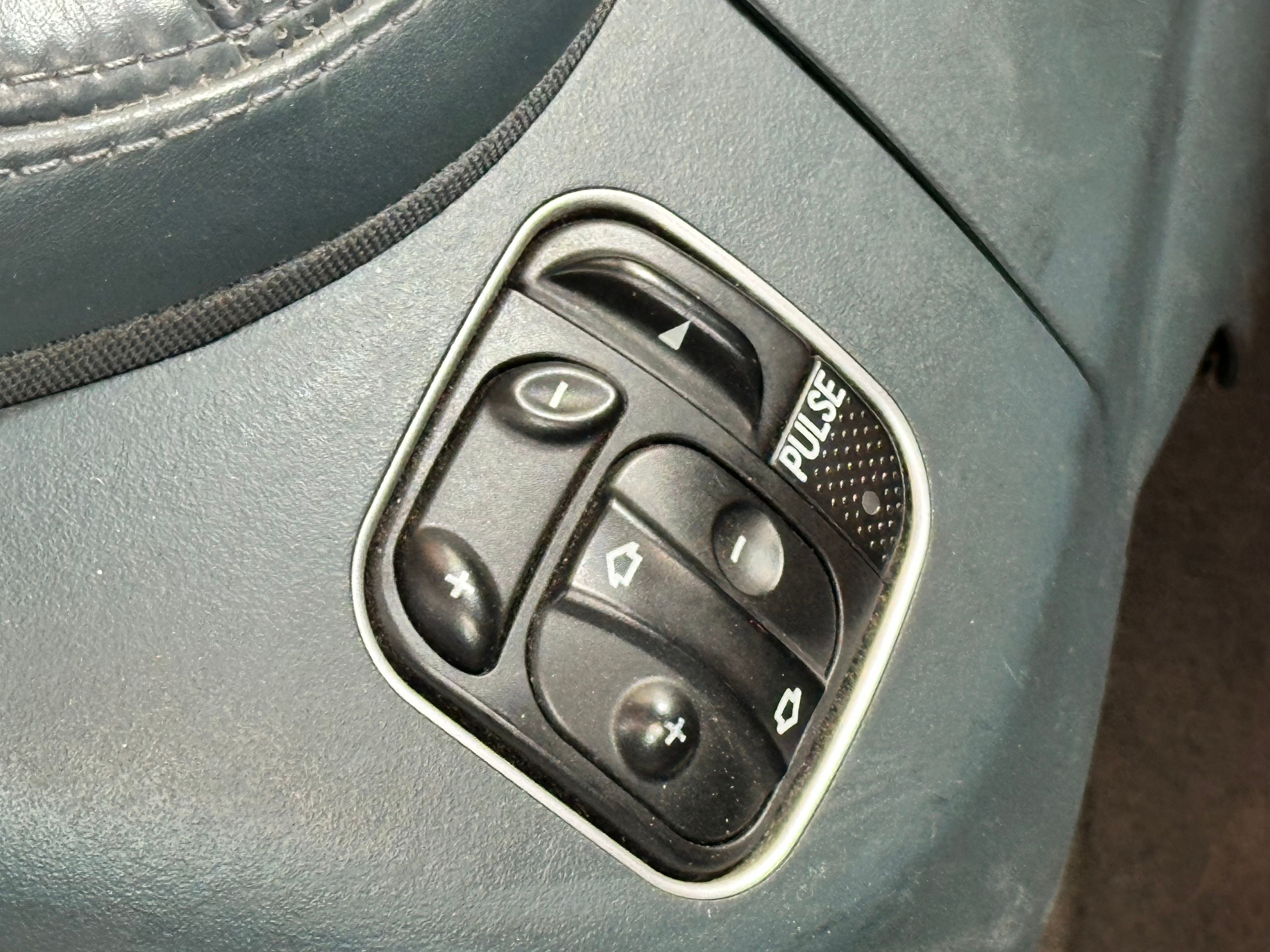 Mercedes SL 2002 — detail (55)