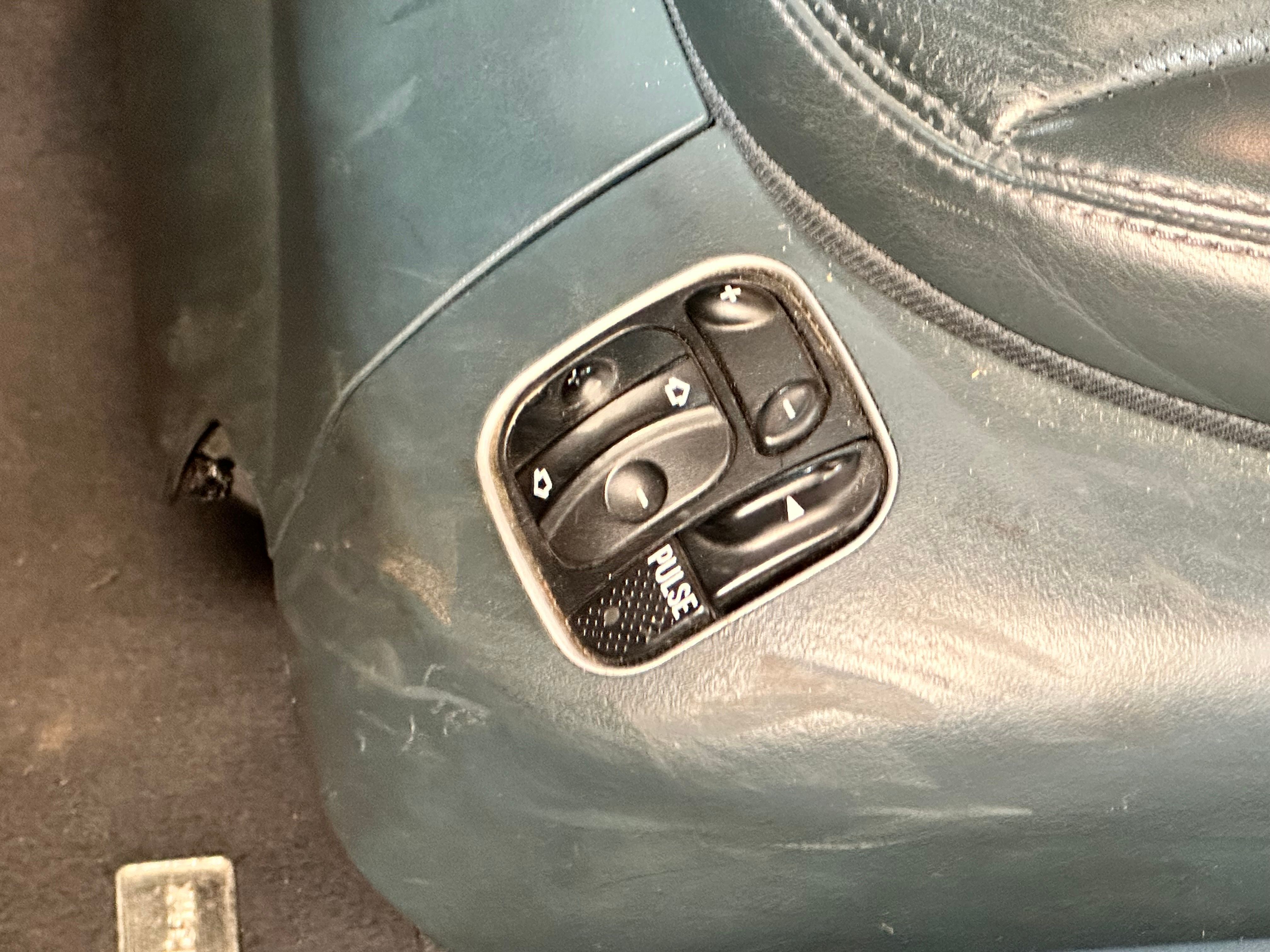 Mercedes SL 2002 — detail (64)