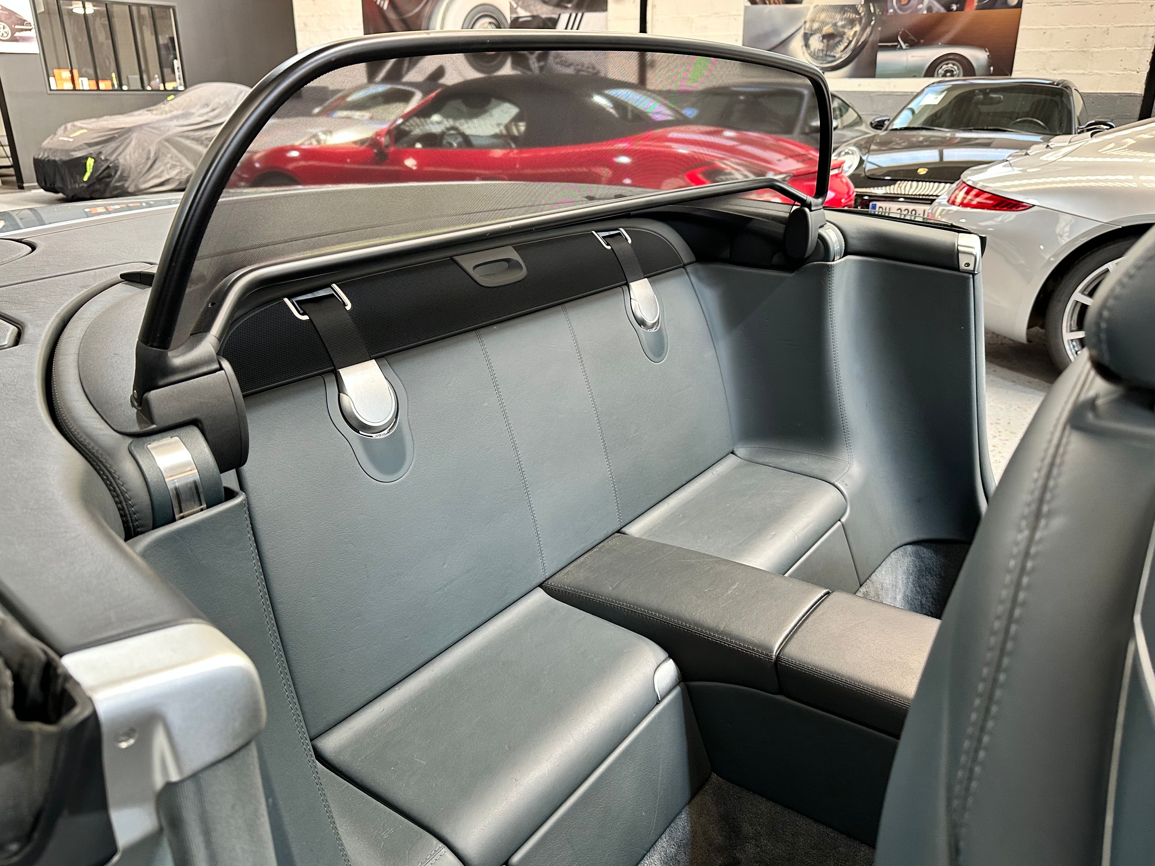 Mercedes SL 2002 — places arriere (32)