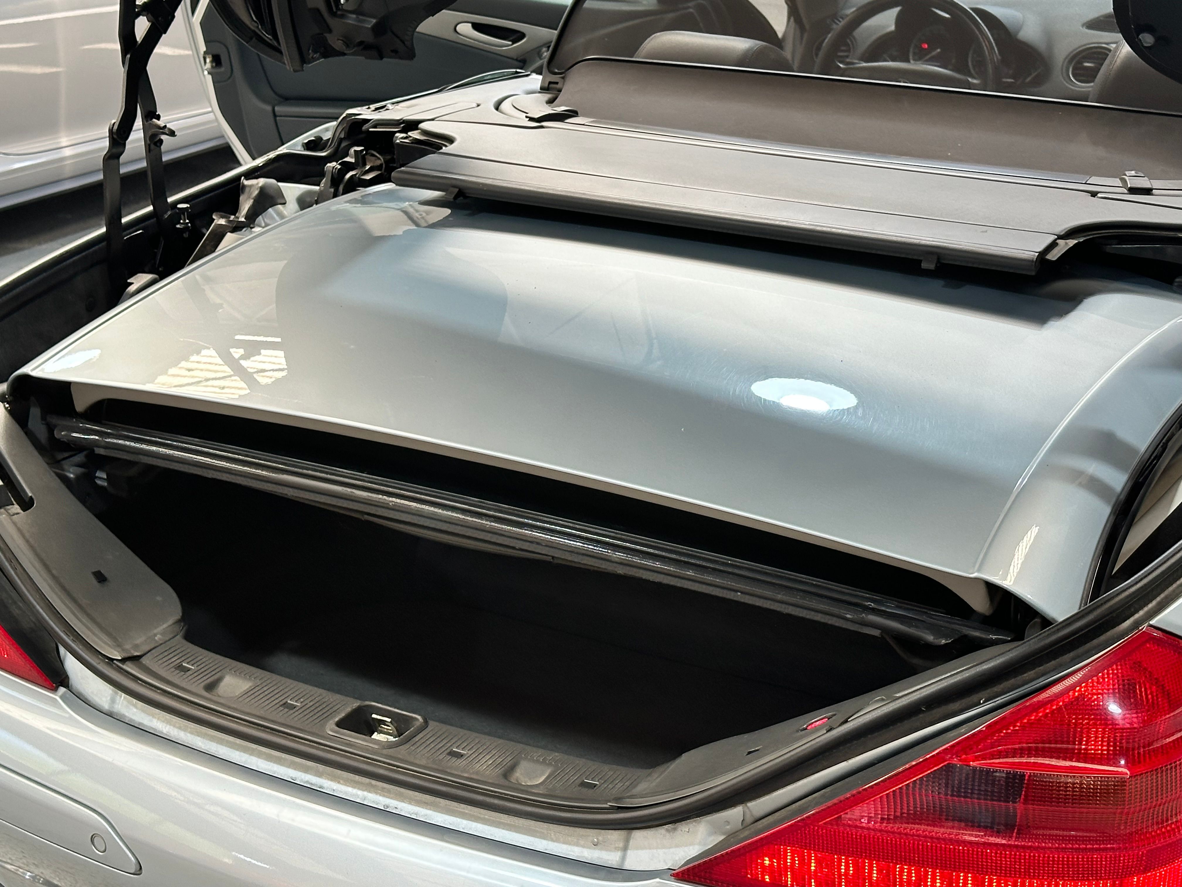 Mercedes SL 2002 — coffre (36)