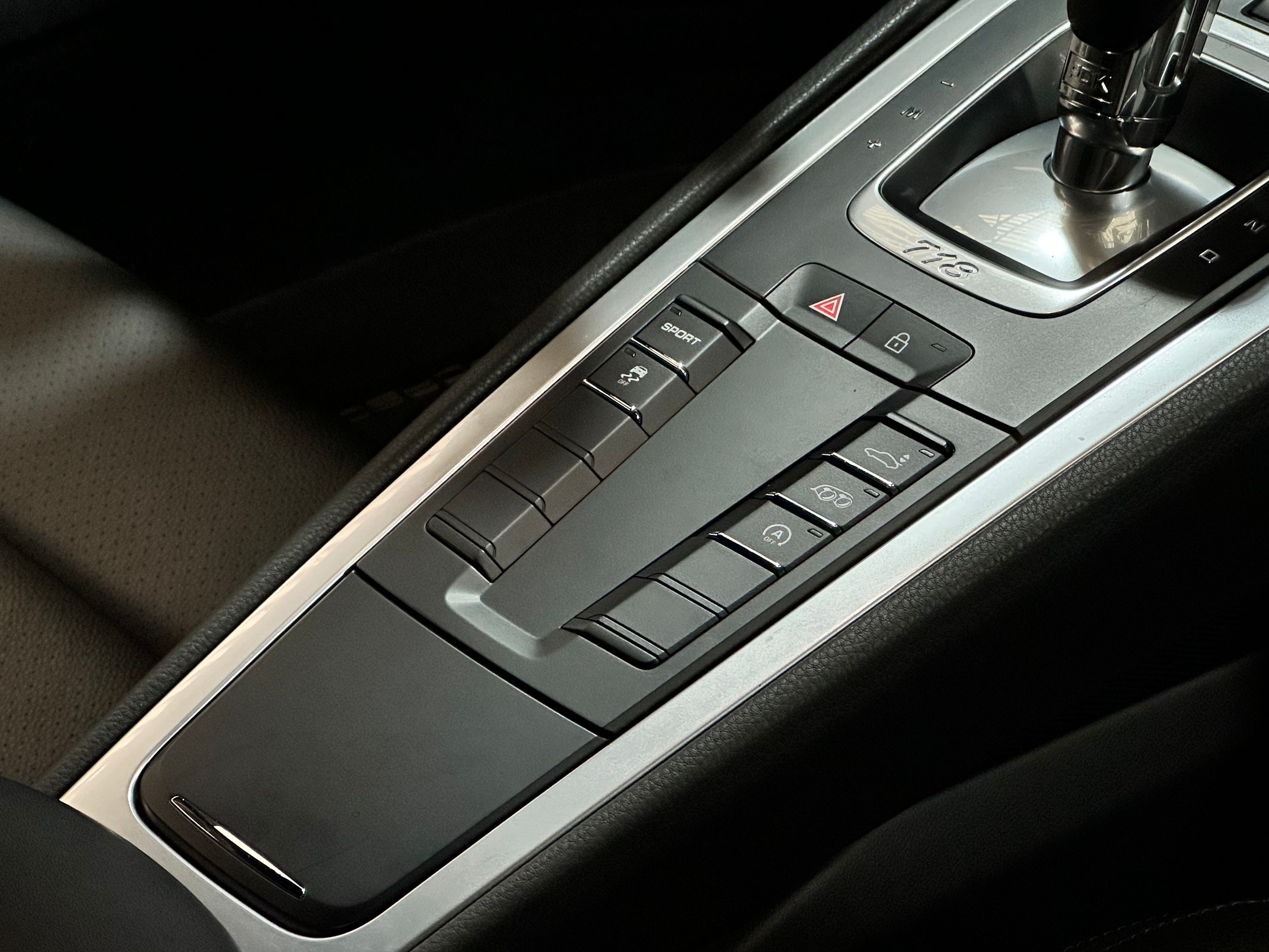 Porsche 718 Cayman 2020 — detail (42)