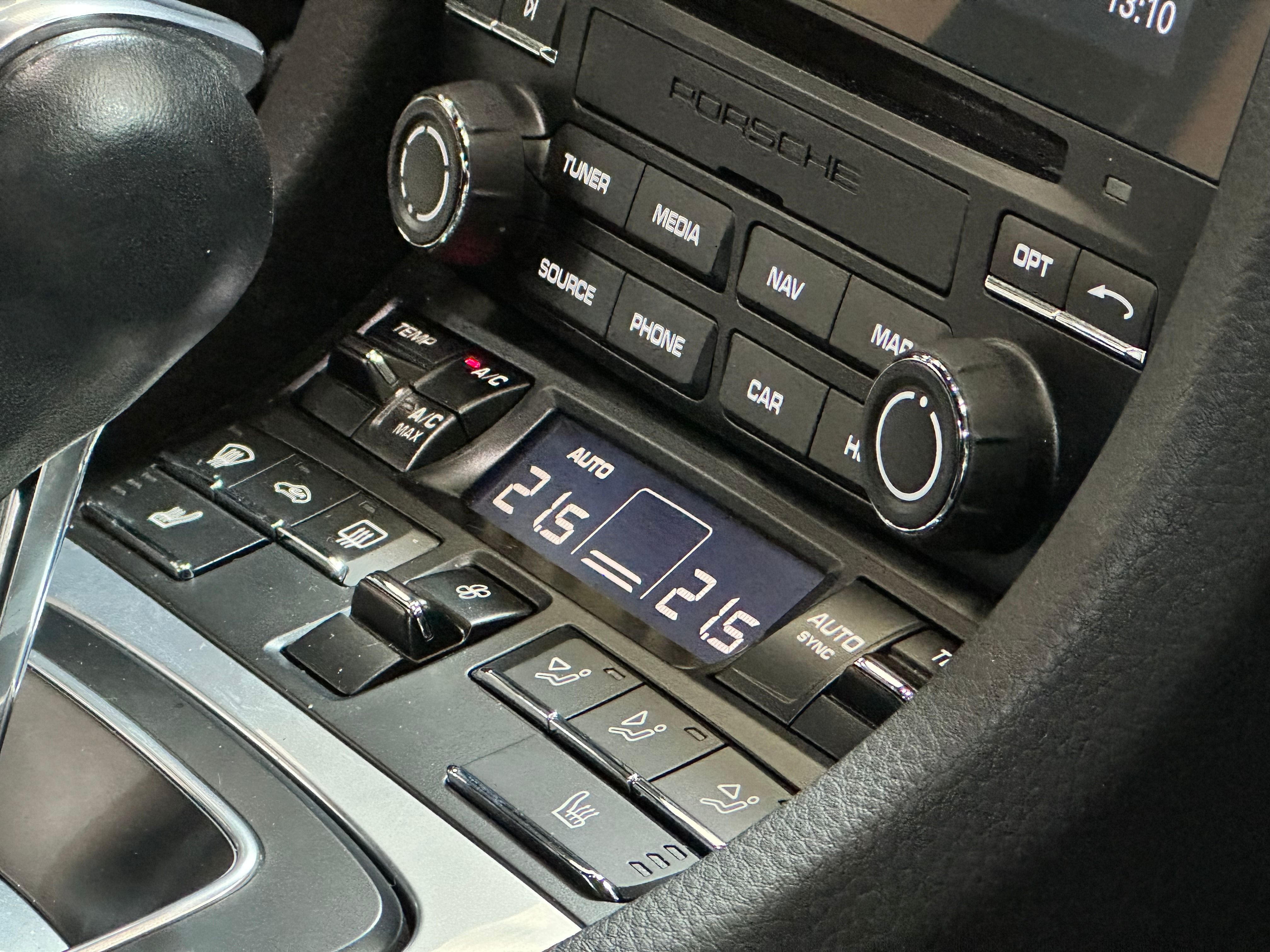 Porsche 718 Cayman 2020 — detail (44)