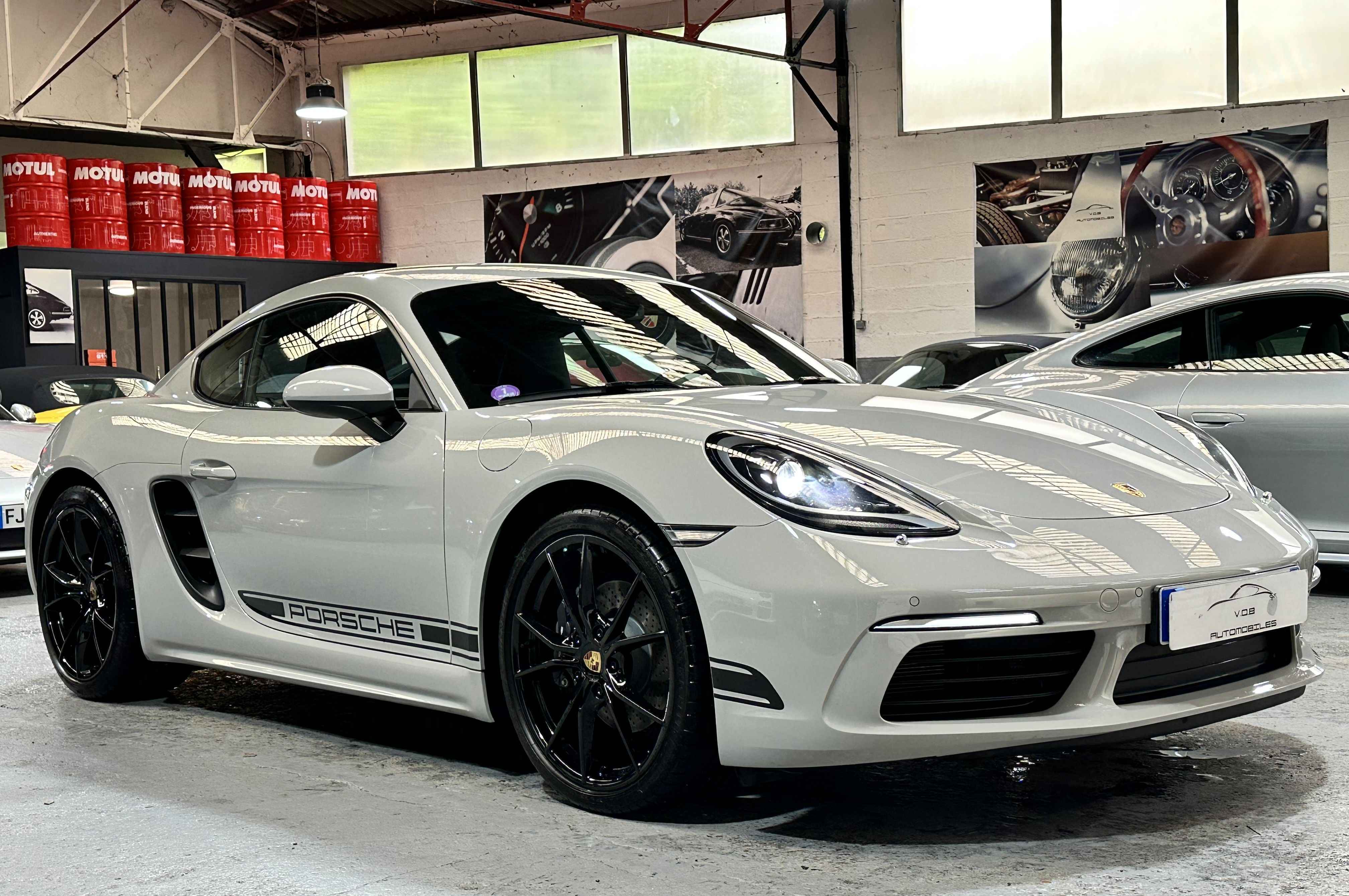 Porsche 718 Cayman 2020 — vue avant trois-quarts (2)