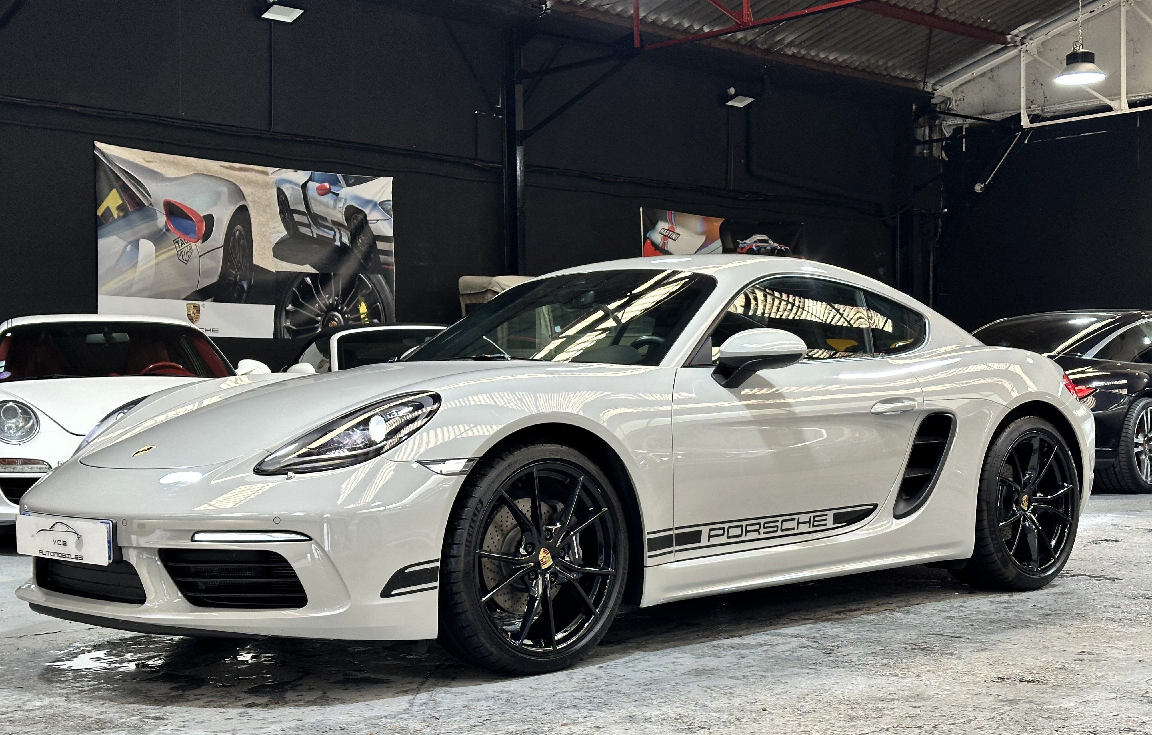 Porsche 718 Cayman 2020 — vue avant trois-quarts (4)