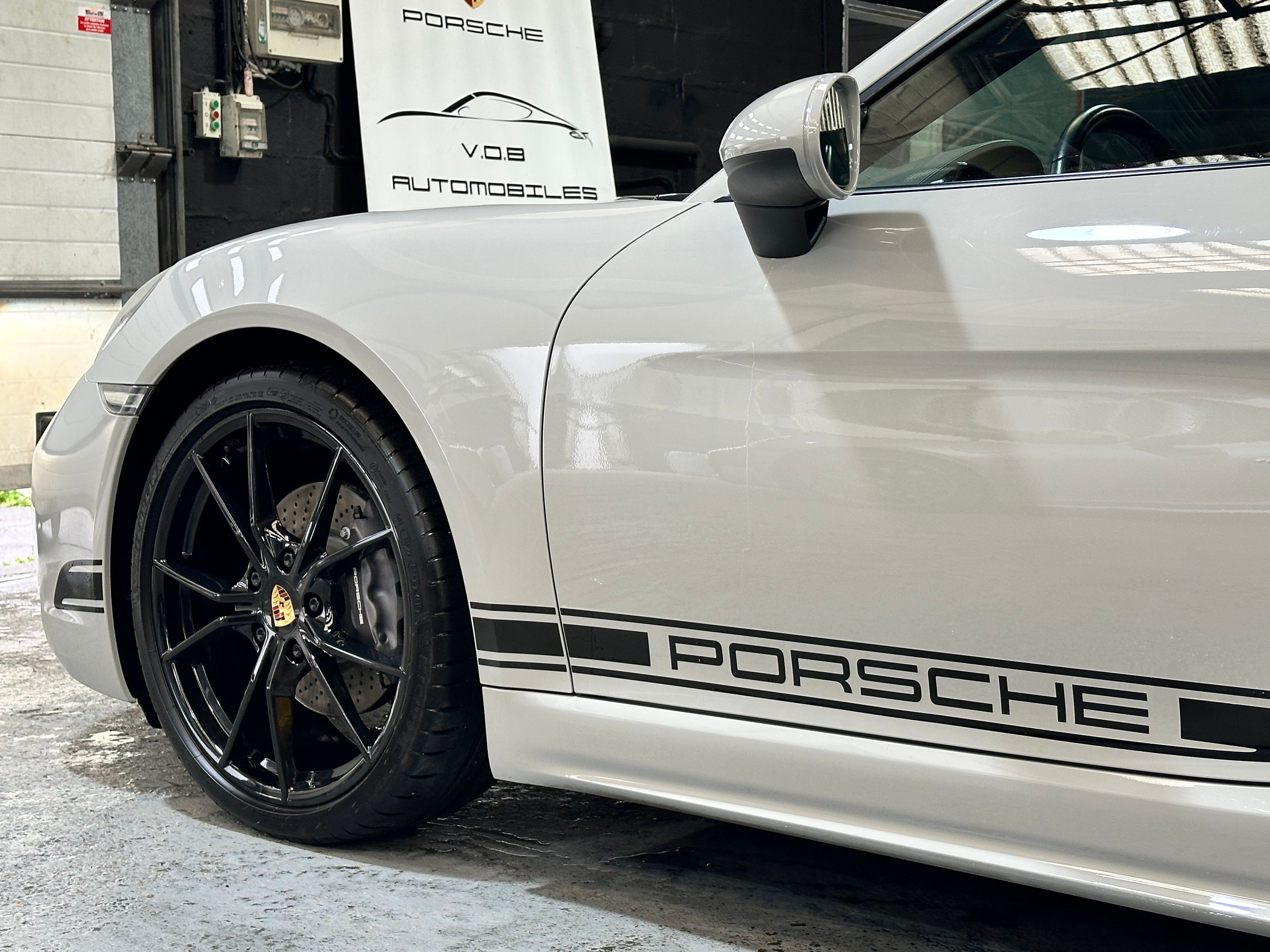 Porsche 718 Cayman 2020 — vue avant trois-quarts (5)