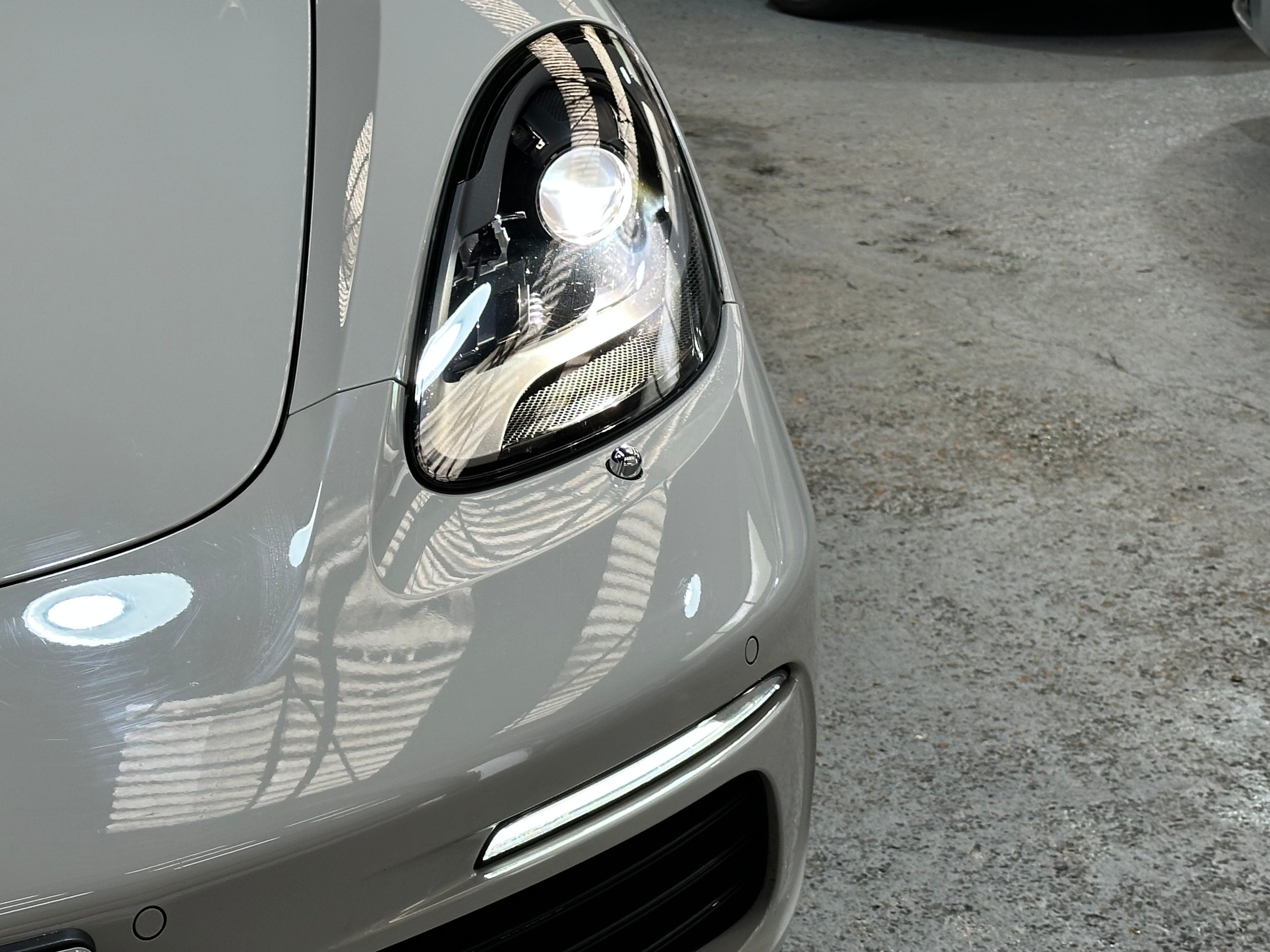 Porsche 718 Cayman 2020 — vue de face (10)
