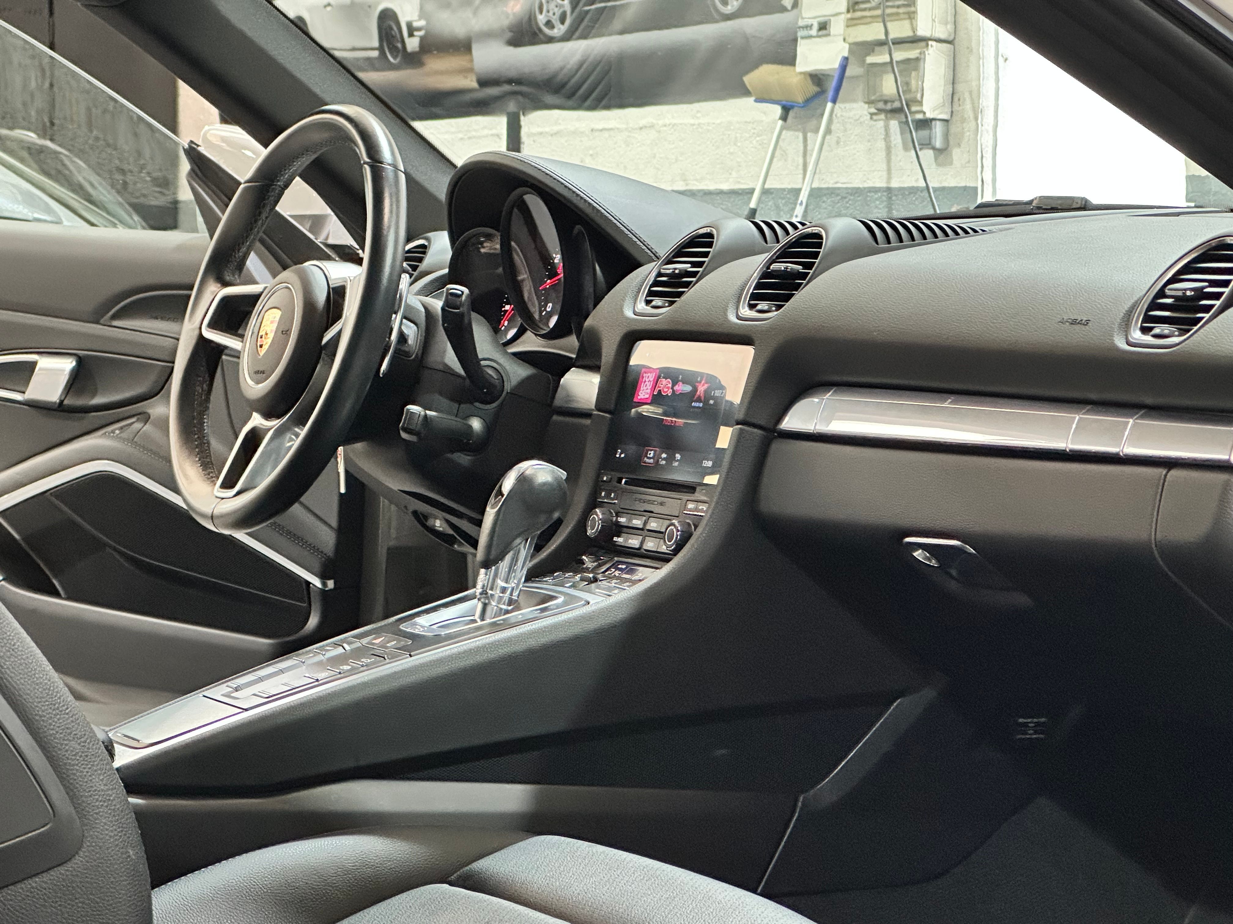 Porsche 718 Cayman 2020 — tableau de bord (22)