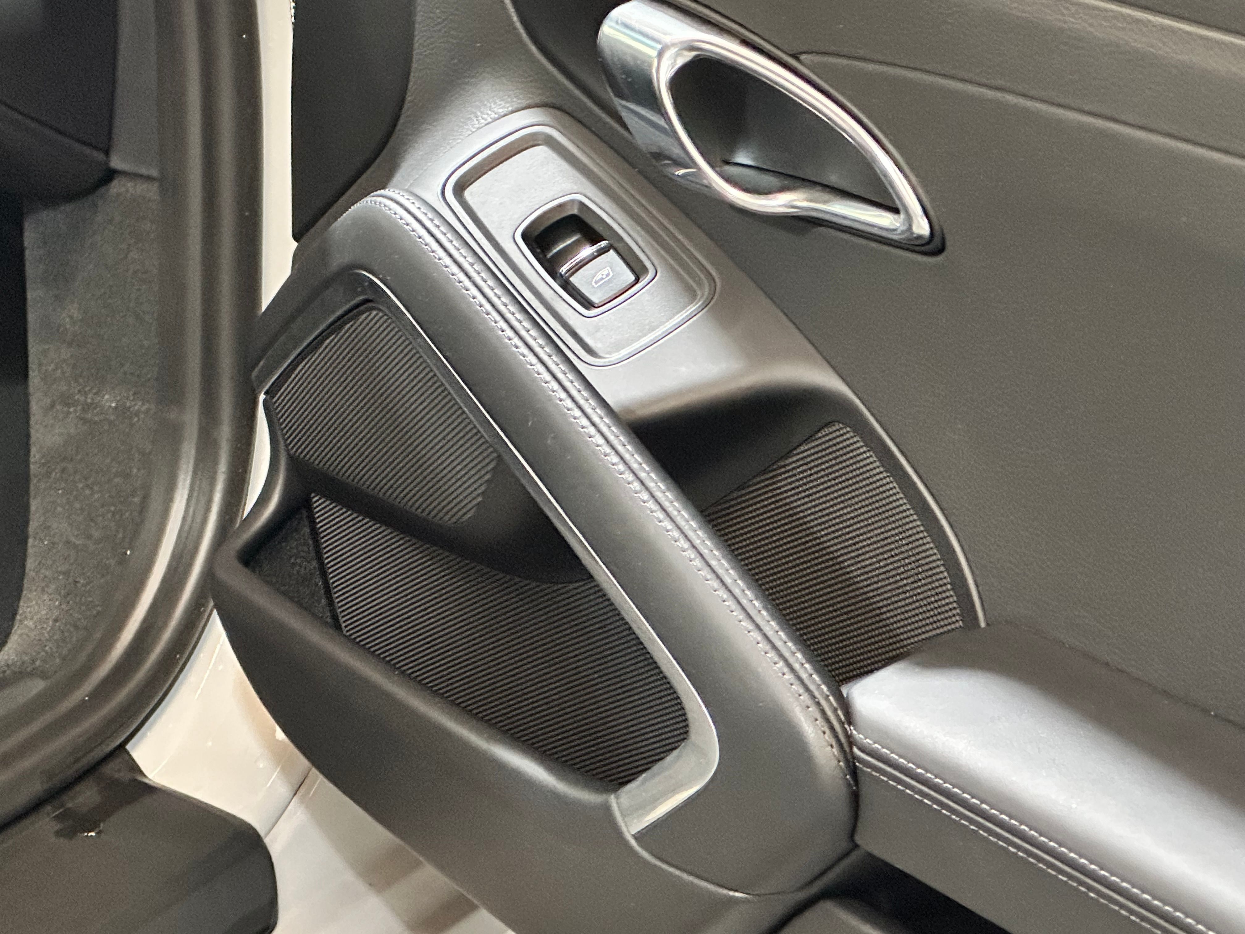 Porsche 718 Cayman 2020 — places arriere (32)