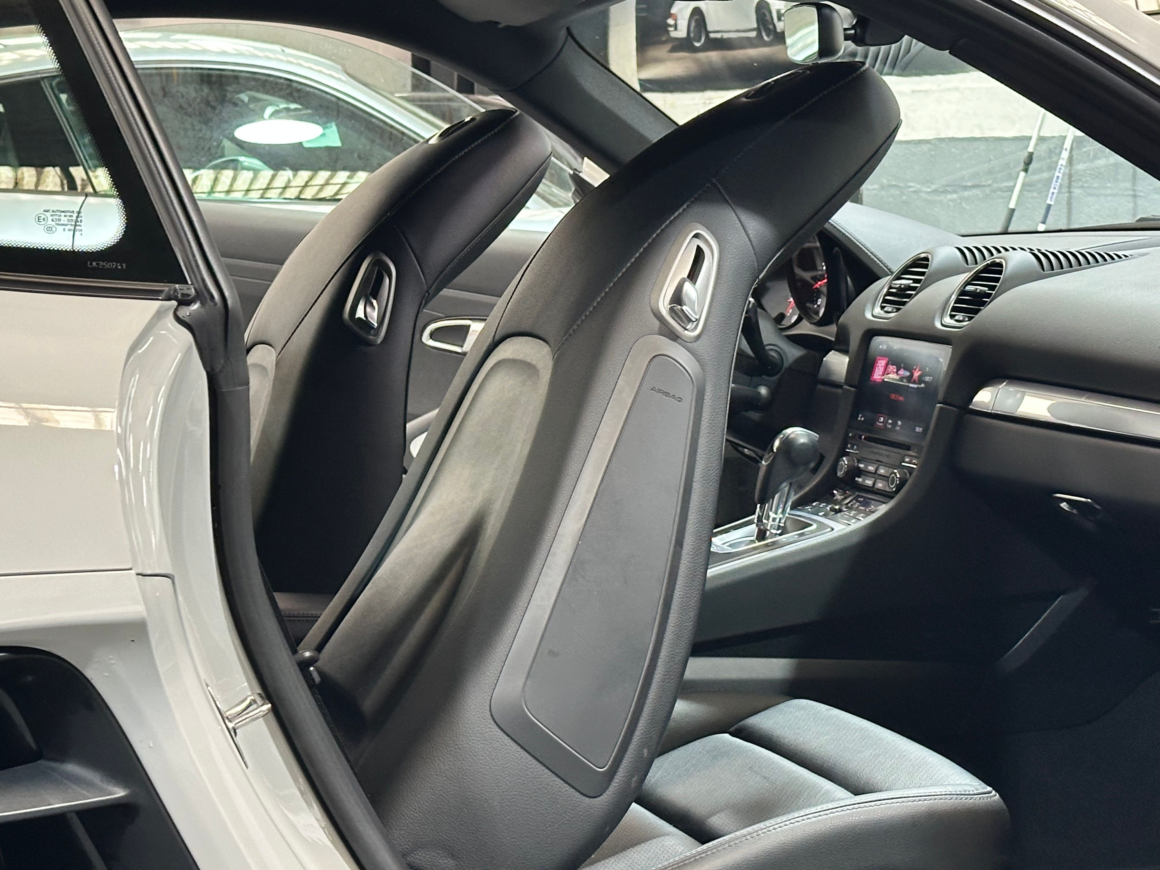 Porsche 718 Cayman 2020 — sieges (30)