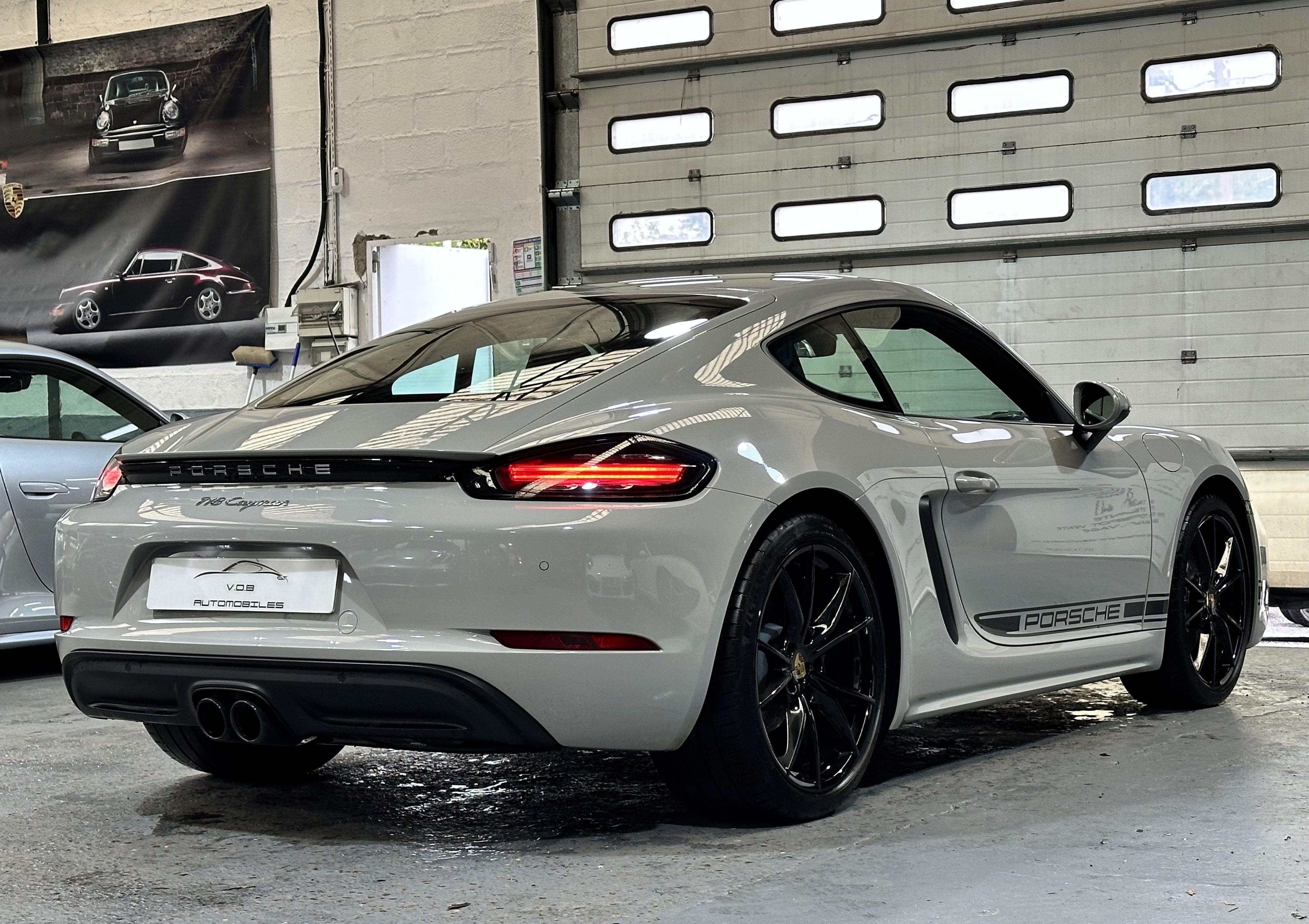 Porsche 718 Cayman 2020 — vue arriere trois-quarts (14)