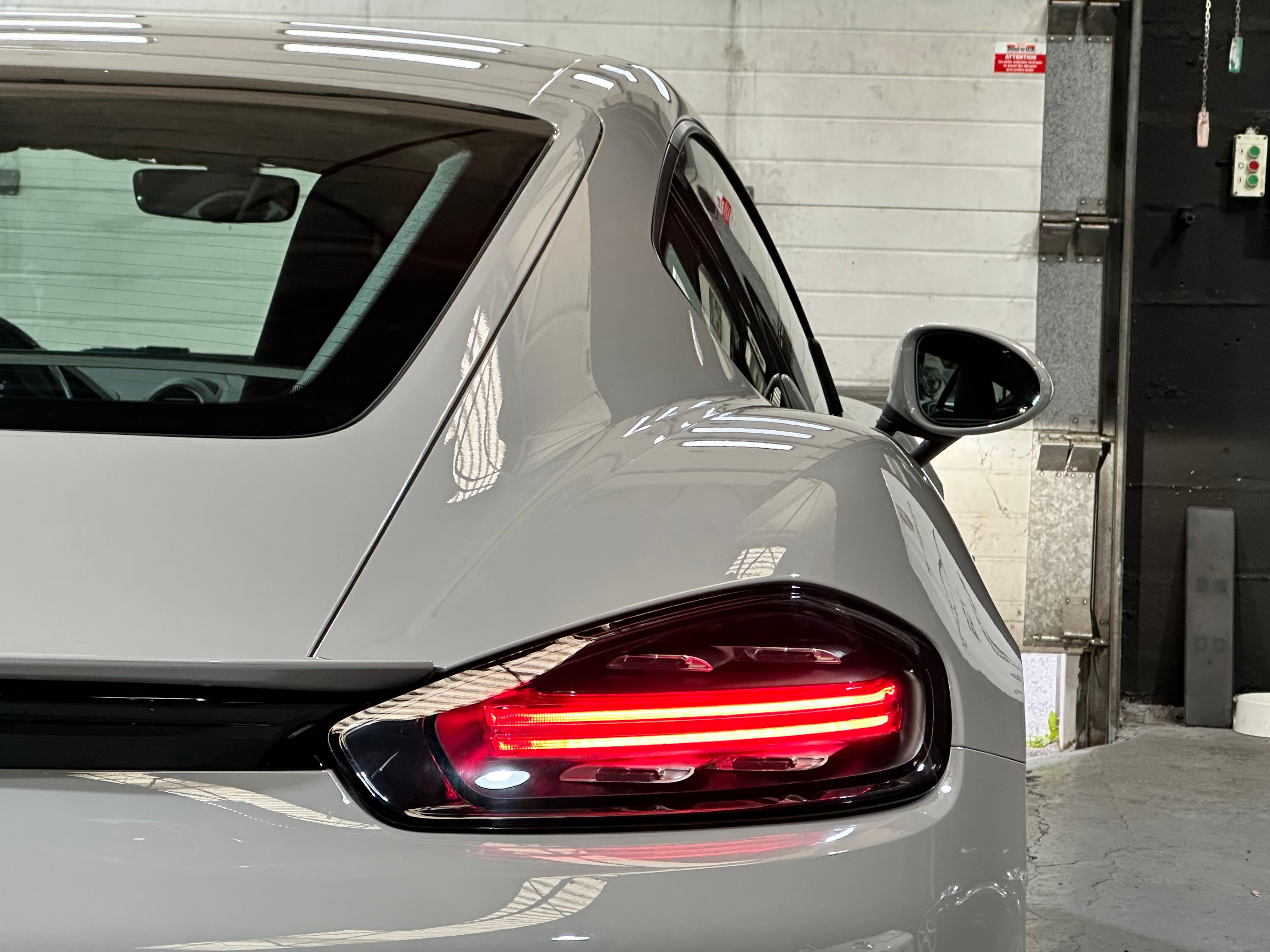 Porsche 718 Cayman 2020 — vue arriere trois-quarts (16)