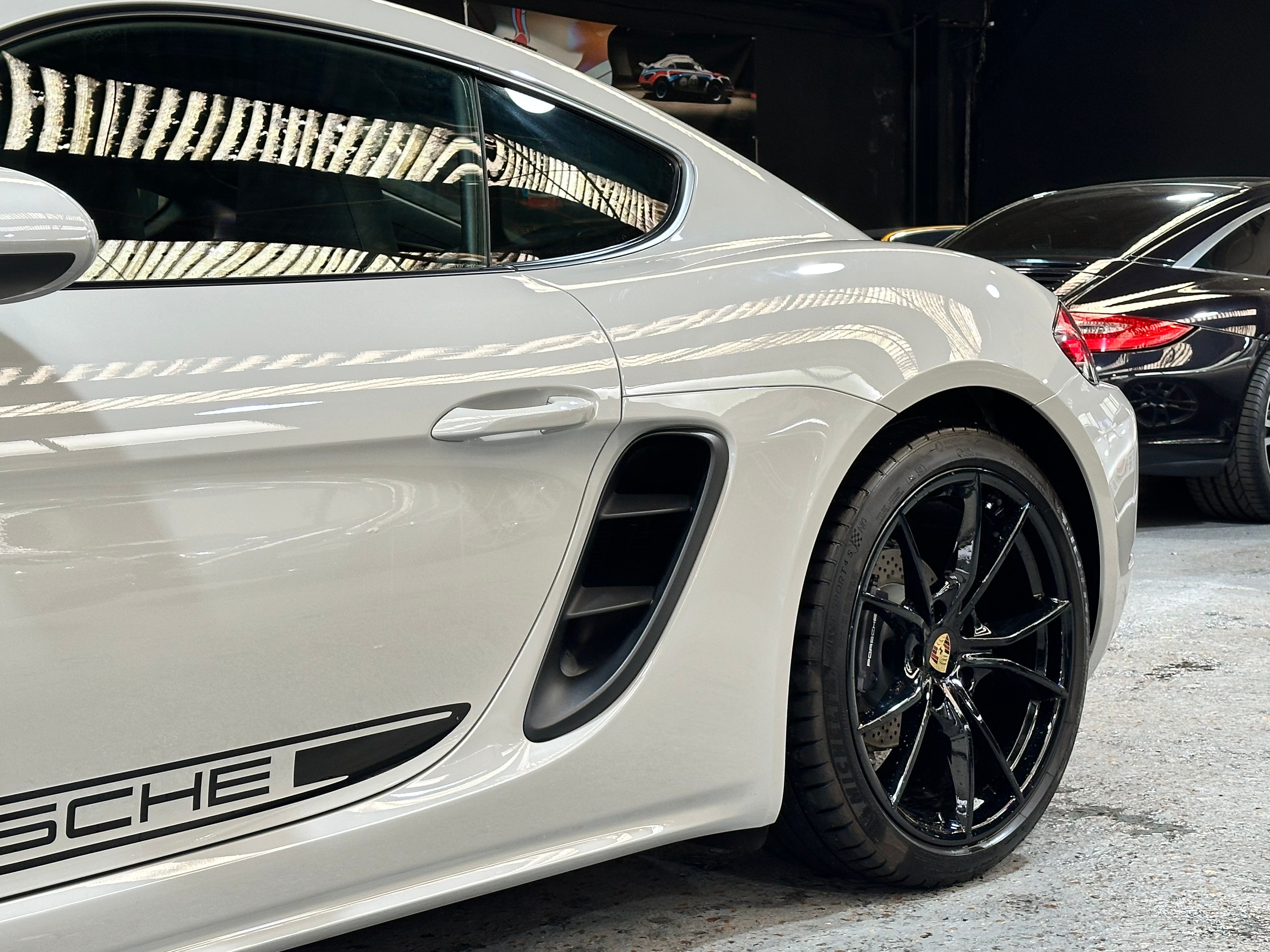 Porsche 718 Cayman 2020 — profil lateral (11)