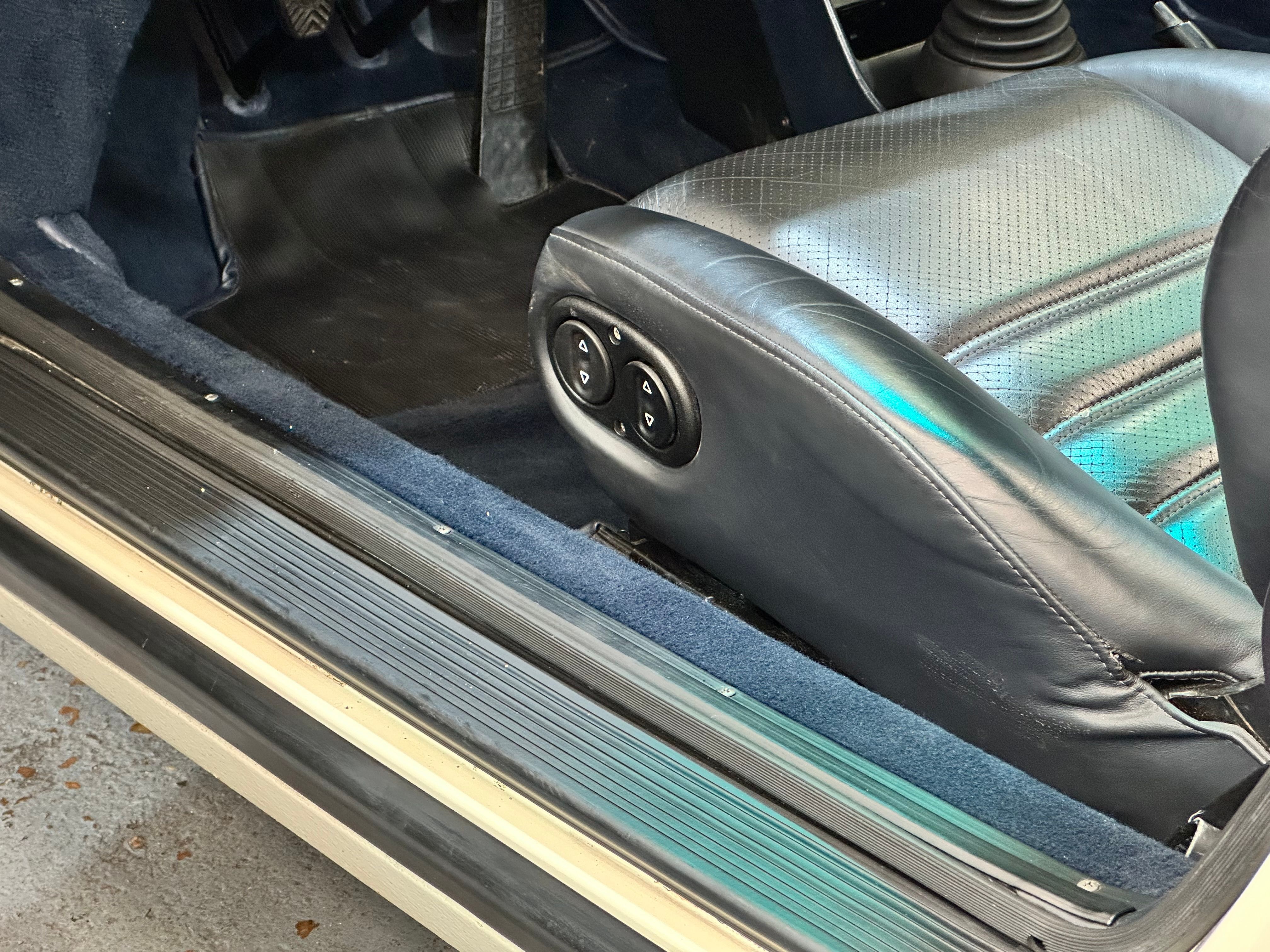 Porsche 911 Carrera Cabriolet 1986 — photo (10)