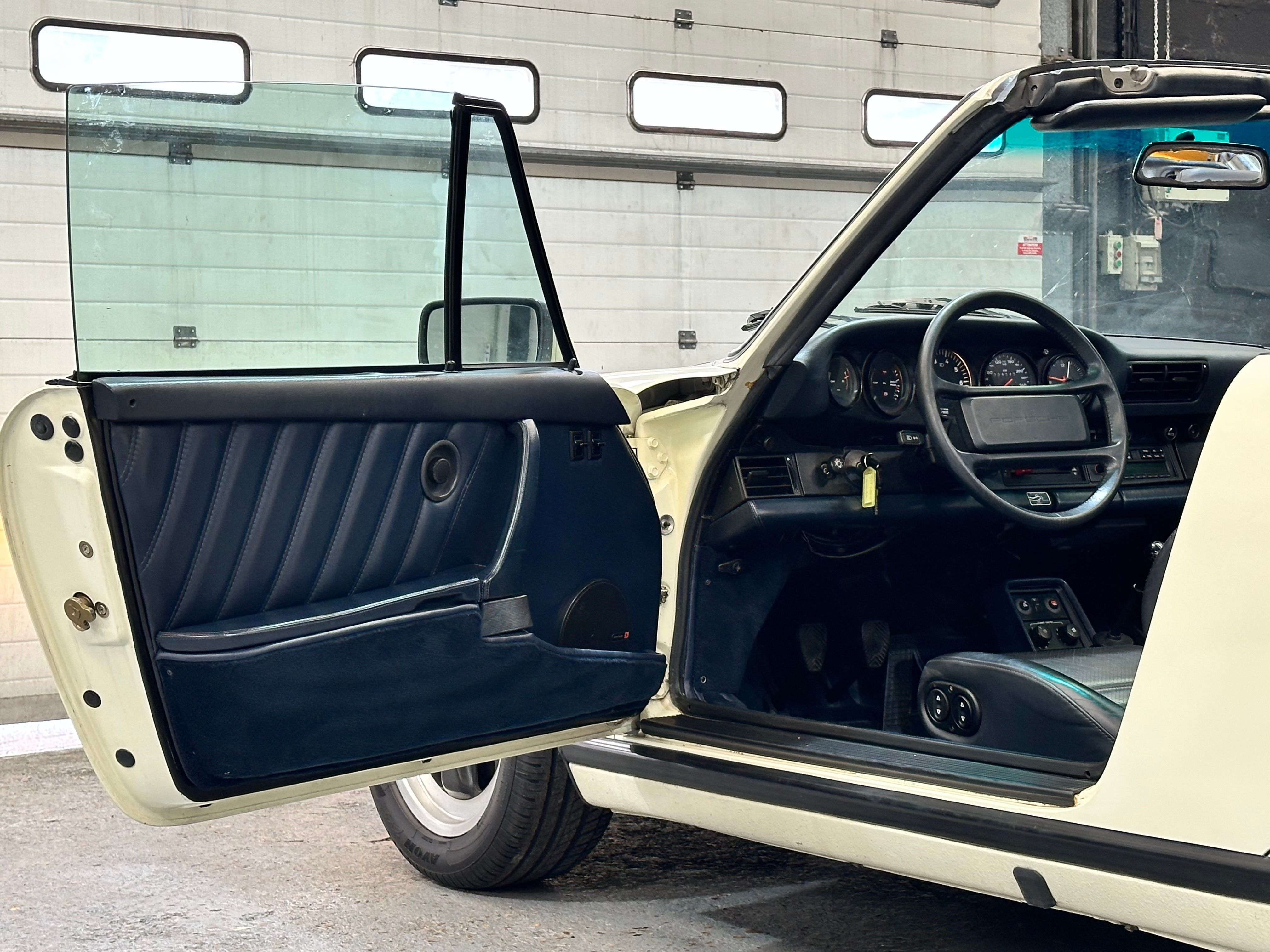 Porsche 911 Carrera Cabriolet 1986 — photo (12)