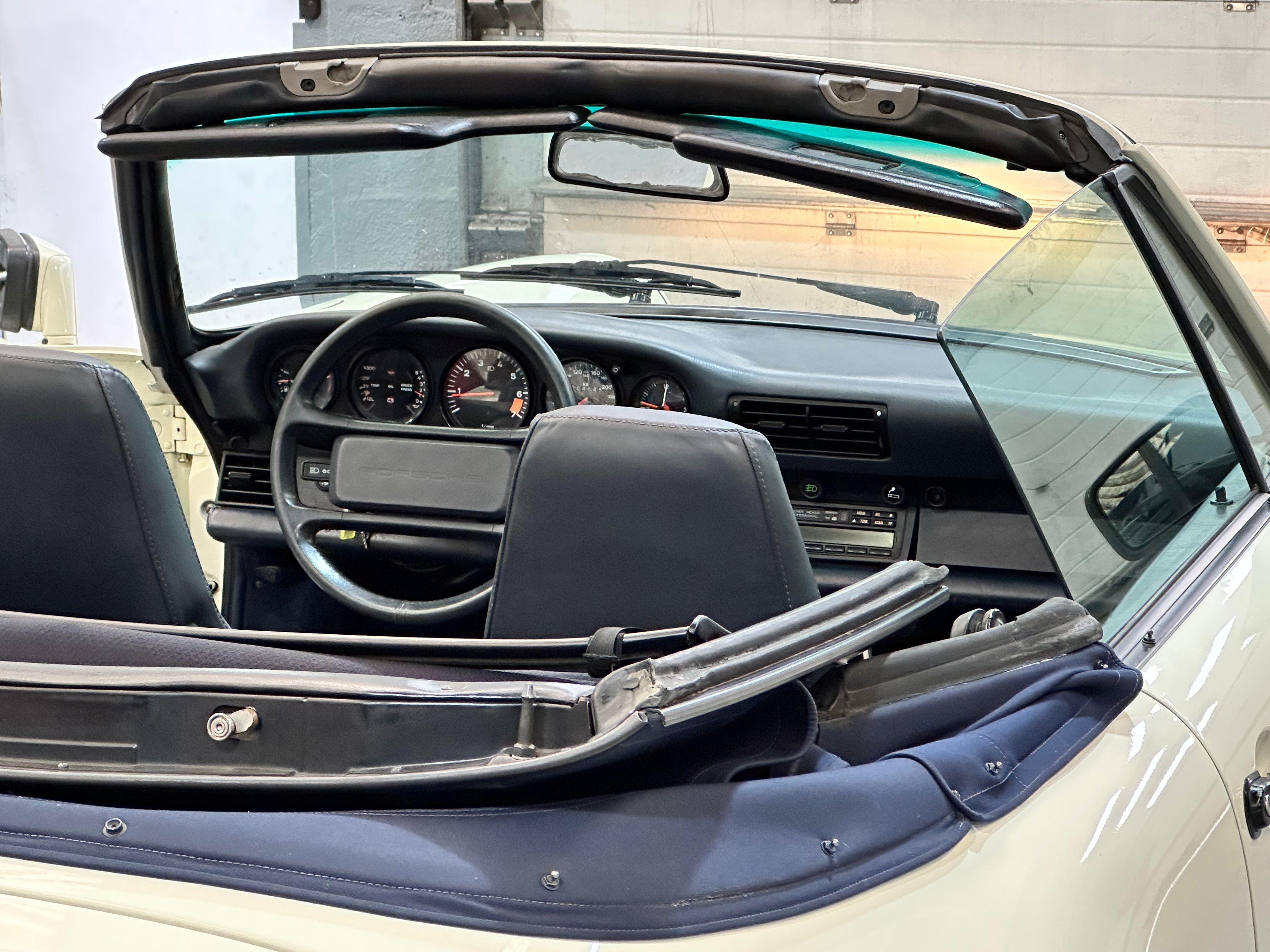 Porsche 911 Carrera Cabriolet 1986 — photo (15)