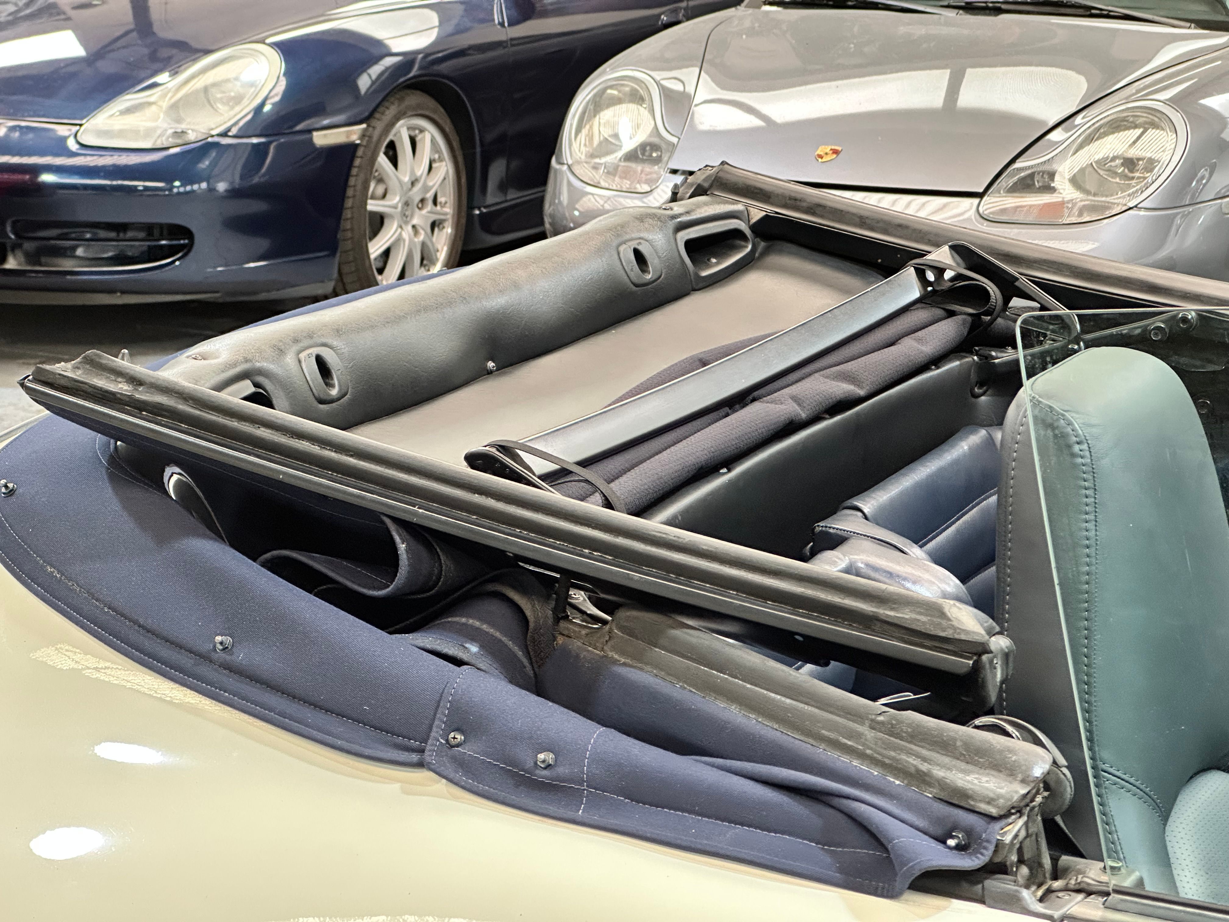 Porsche 911 Carrera Cabriolet 1986 — photo (16)