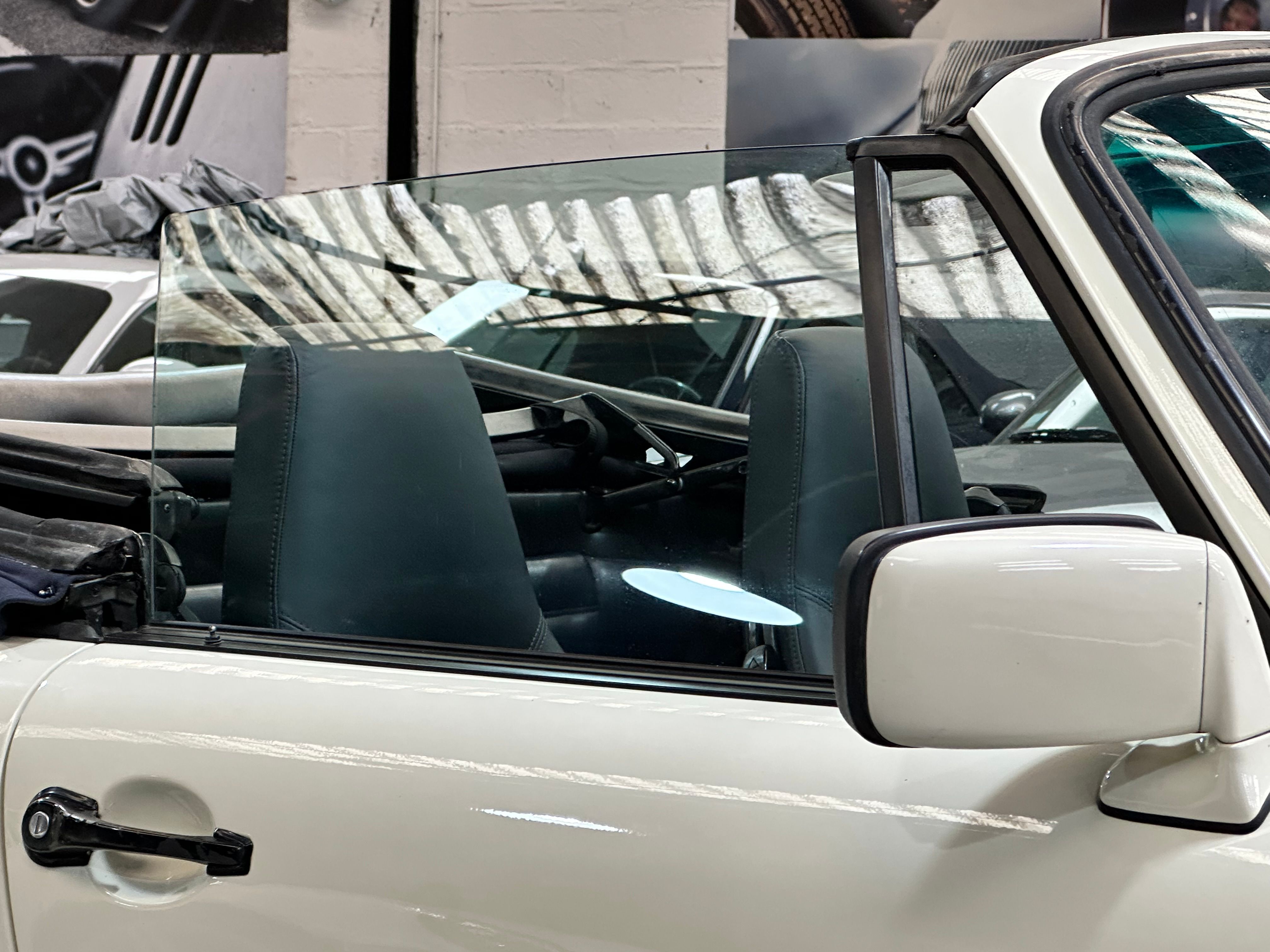 Porsche 911 Carrera Cabriolet 1986 — photo (17)
