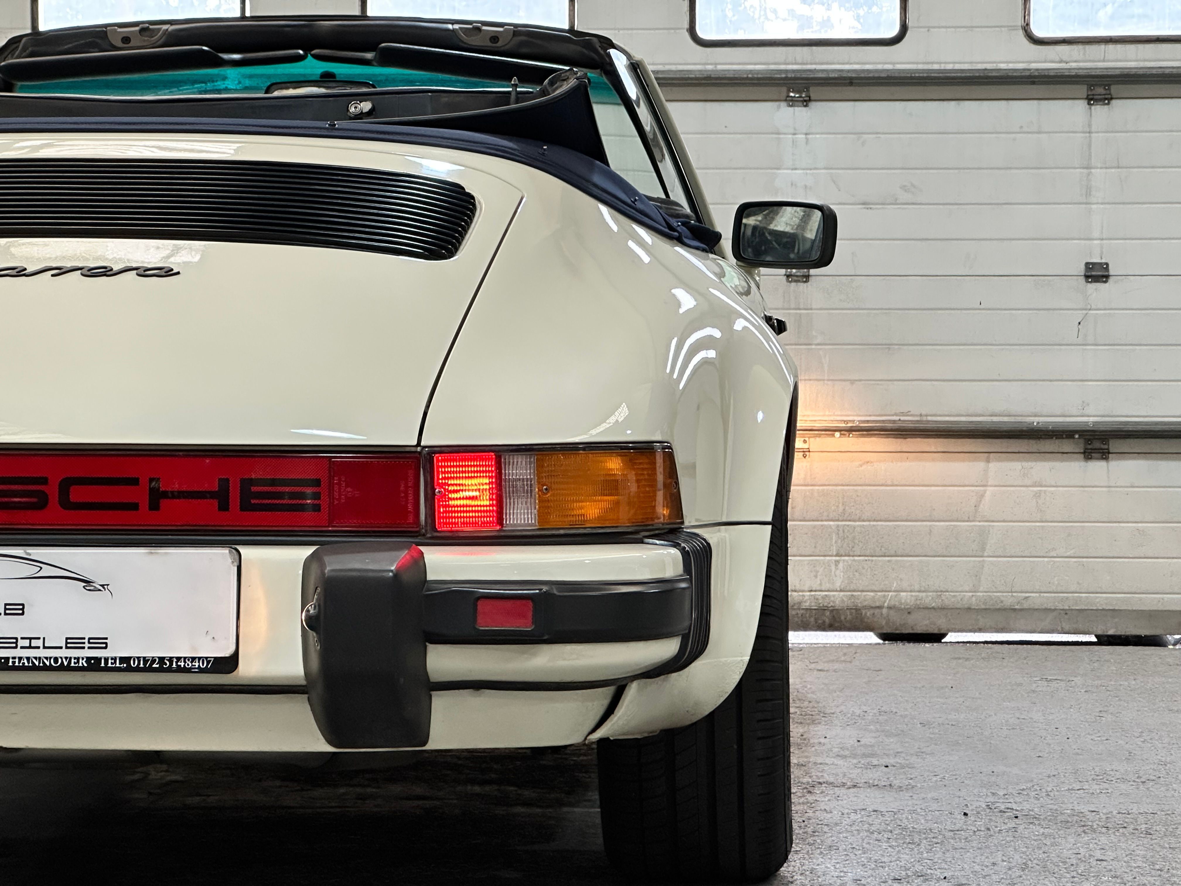 Porsche 911 Carrera Cabriolet 1986 — photo (18)