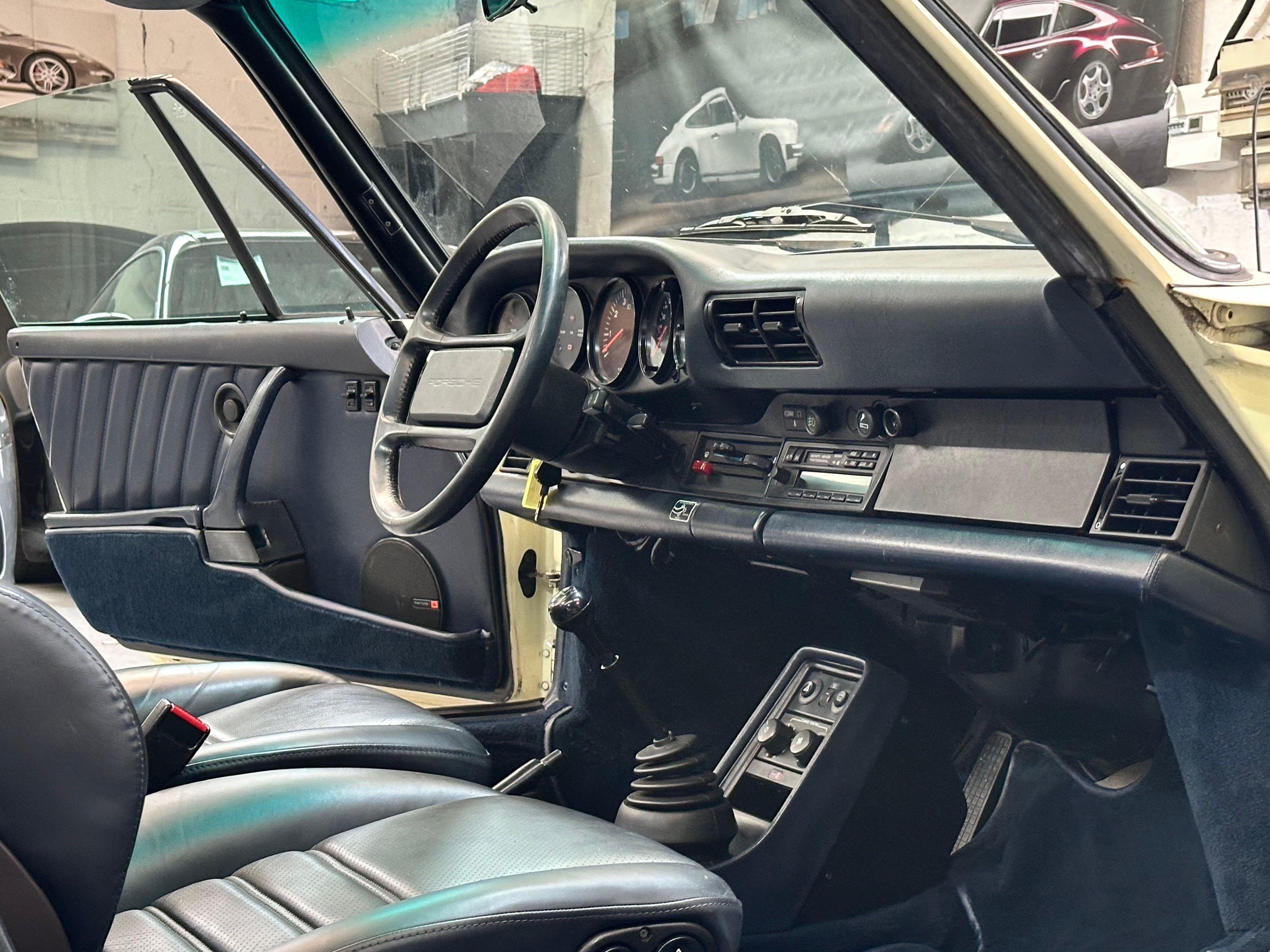 Porsche 911 Carrera Cabriolet 1986 — photo (2)