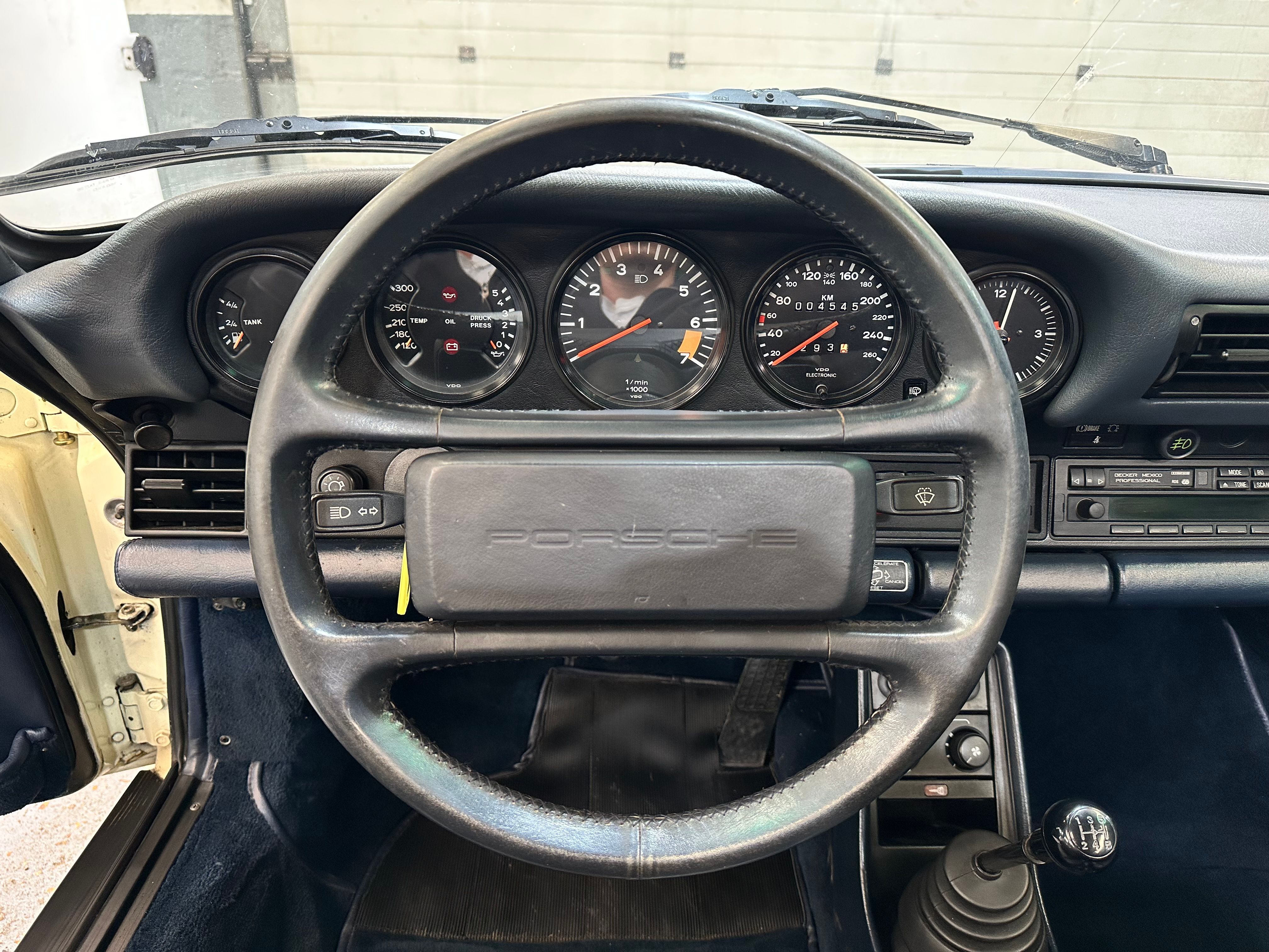 Porsche 911 Carrera Cabriolet 1986 — photo (25)