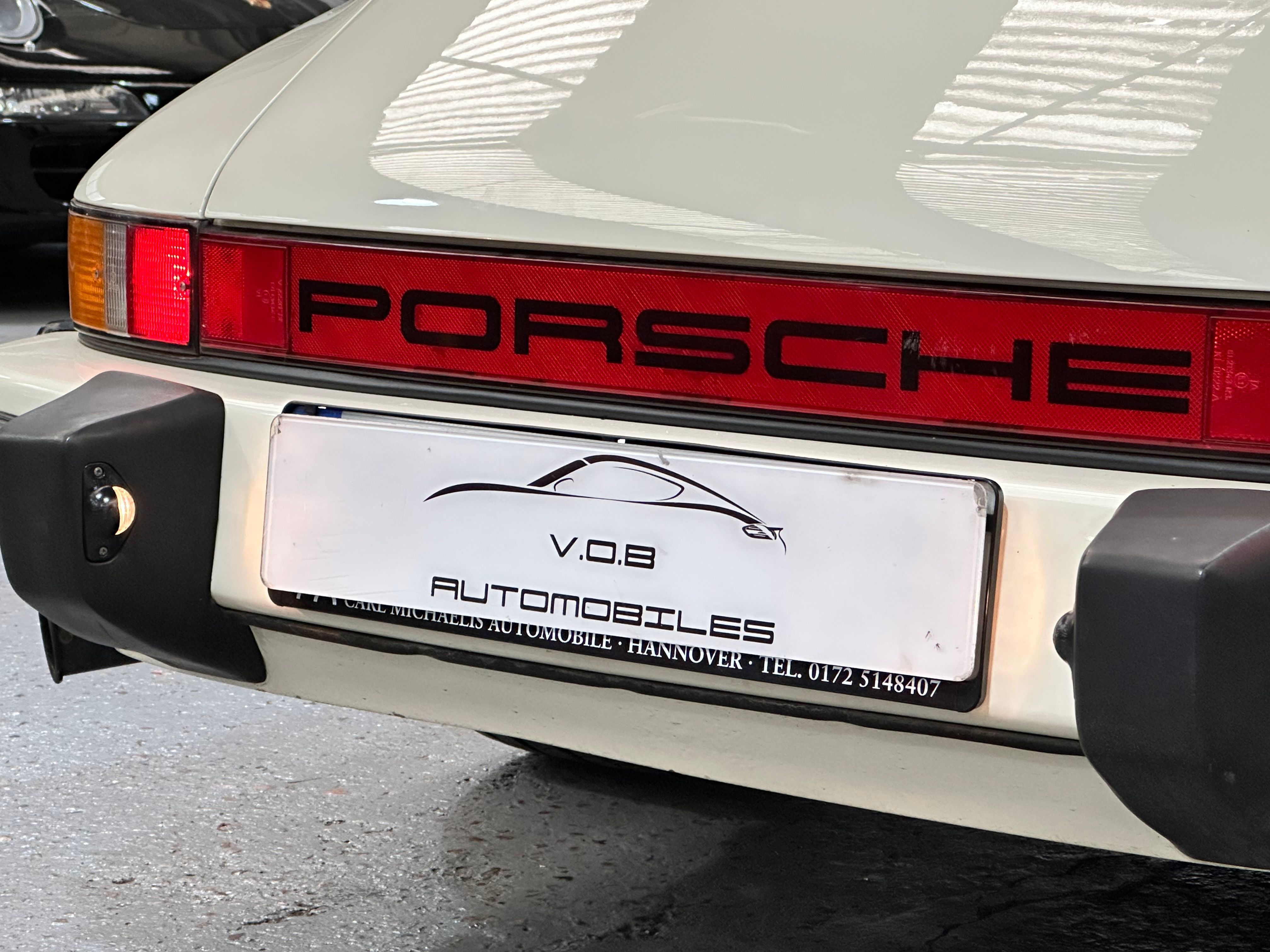 Porsche 911 Carrera Cabriolet 1986 — photo (26)