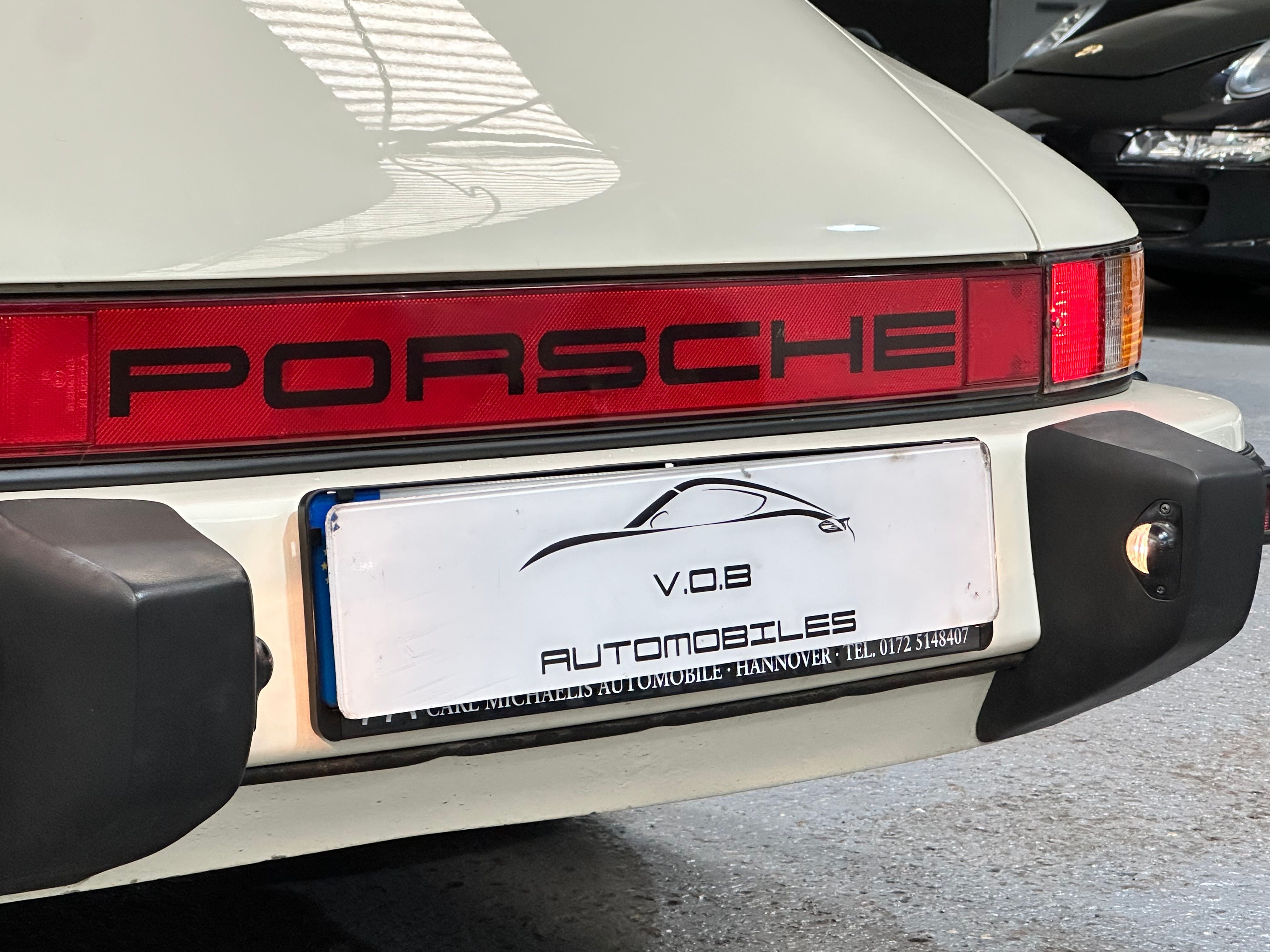 Porsche 911 Carrera Cabriolet 1986 — photo (27)