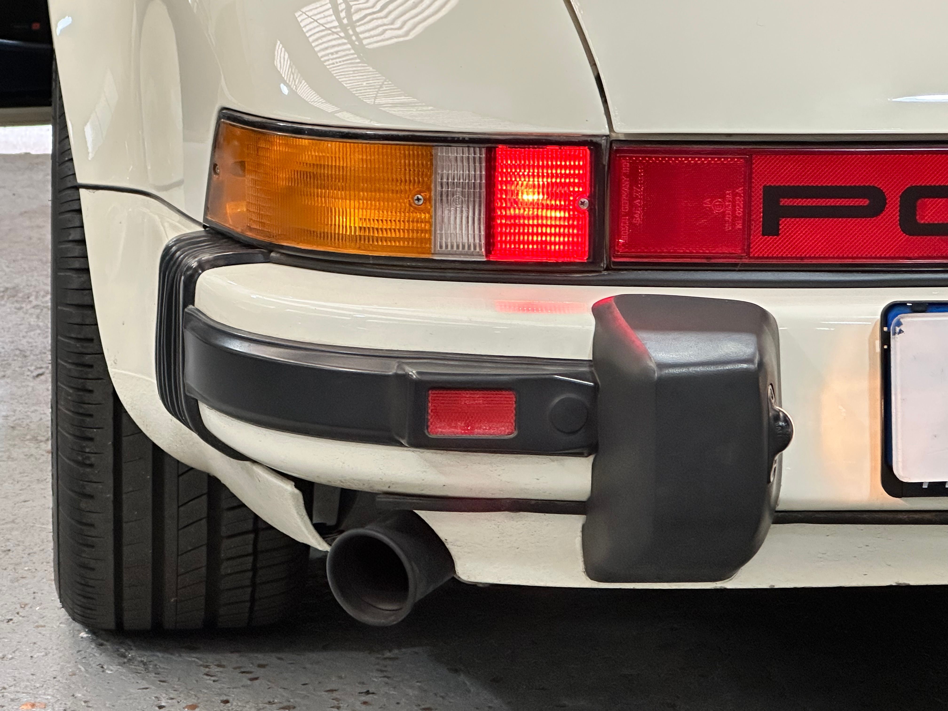 Porsche 911 Carrera Cabriolet 1986 — photo (28)