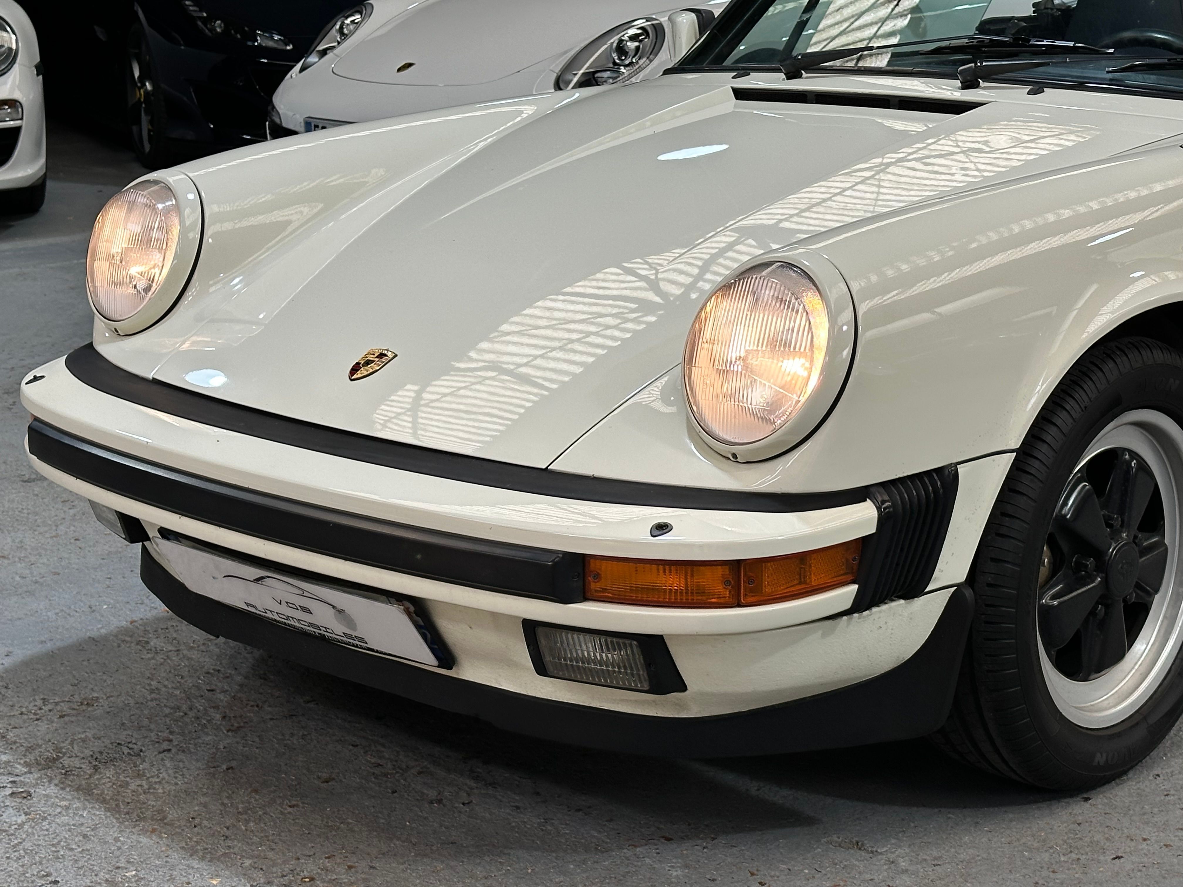 Porsche 911 Carrera Cabriolet 1986 — photo (36)
