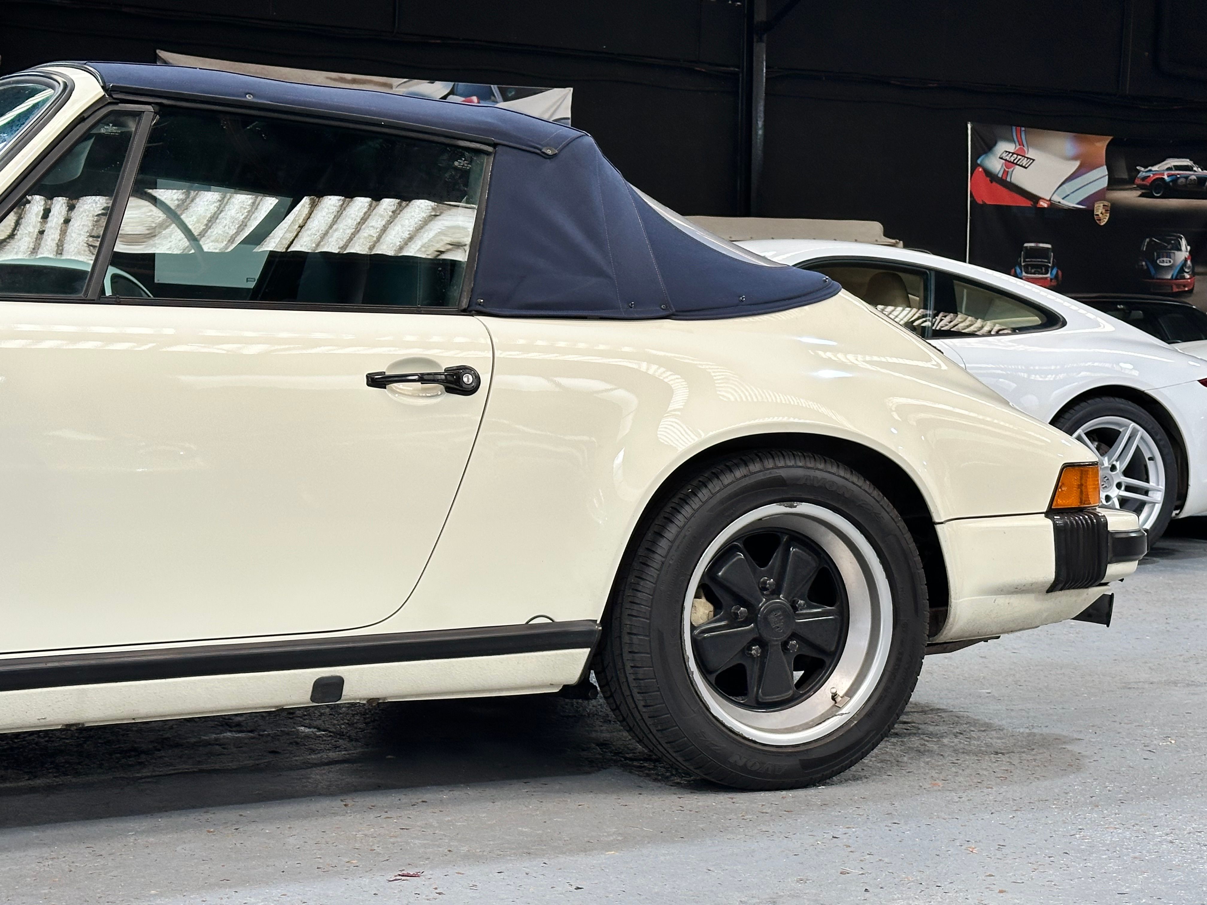 Porsche 911 Carrera Cabriolet 1986 — photo (39)