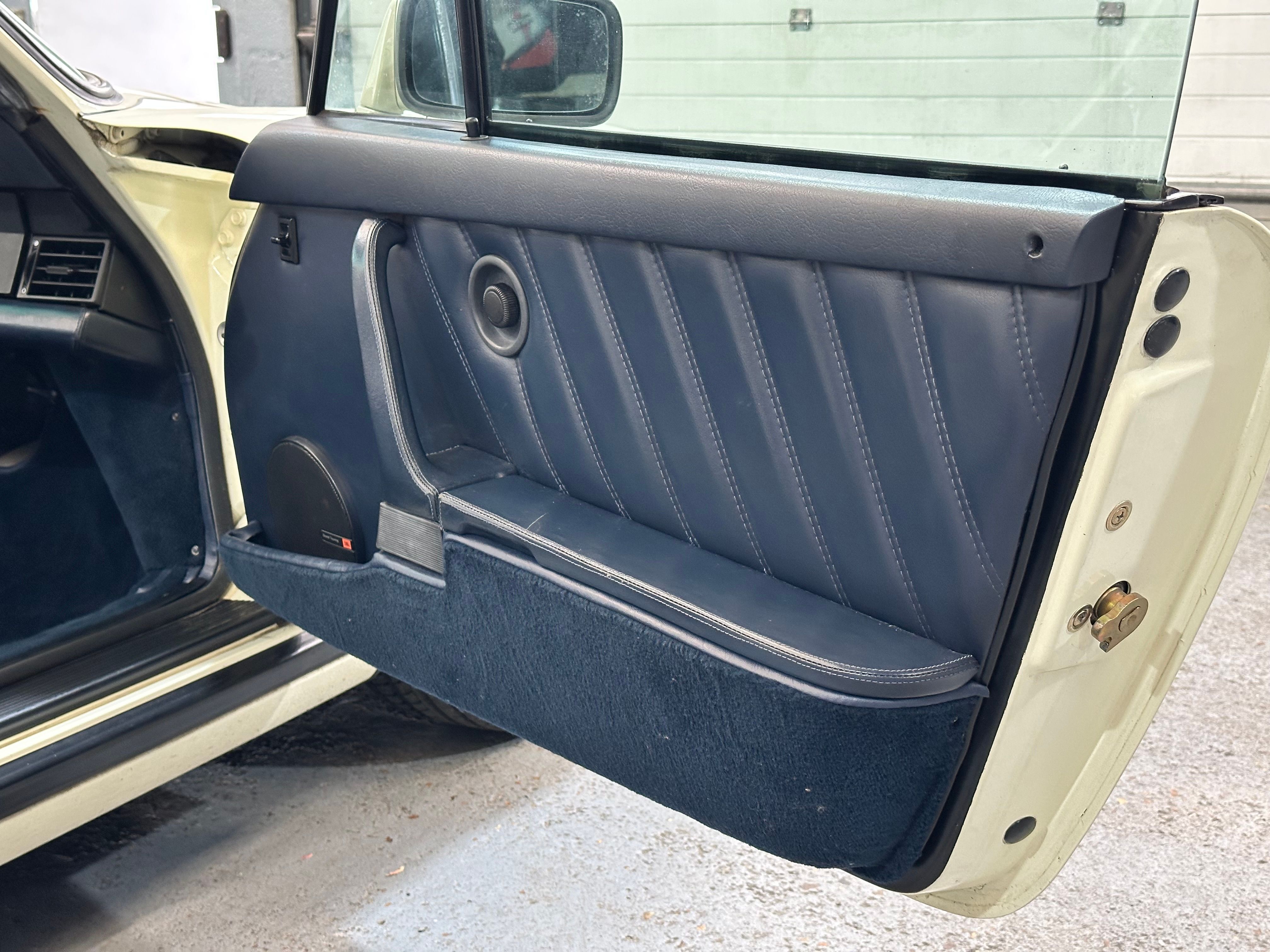 Porsche 911 Carrera Cabriolet 1986 — photo (4)