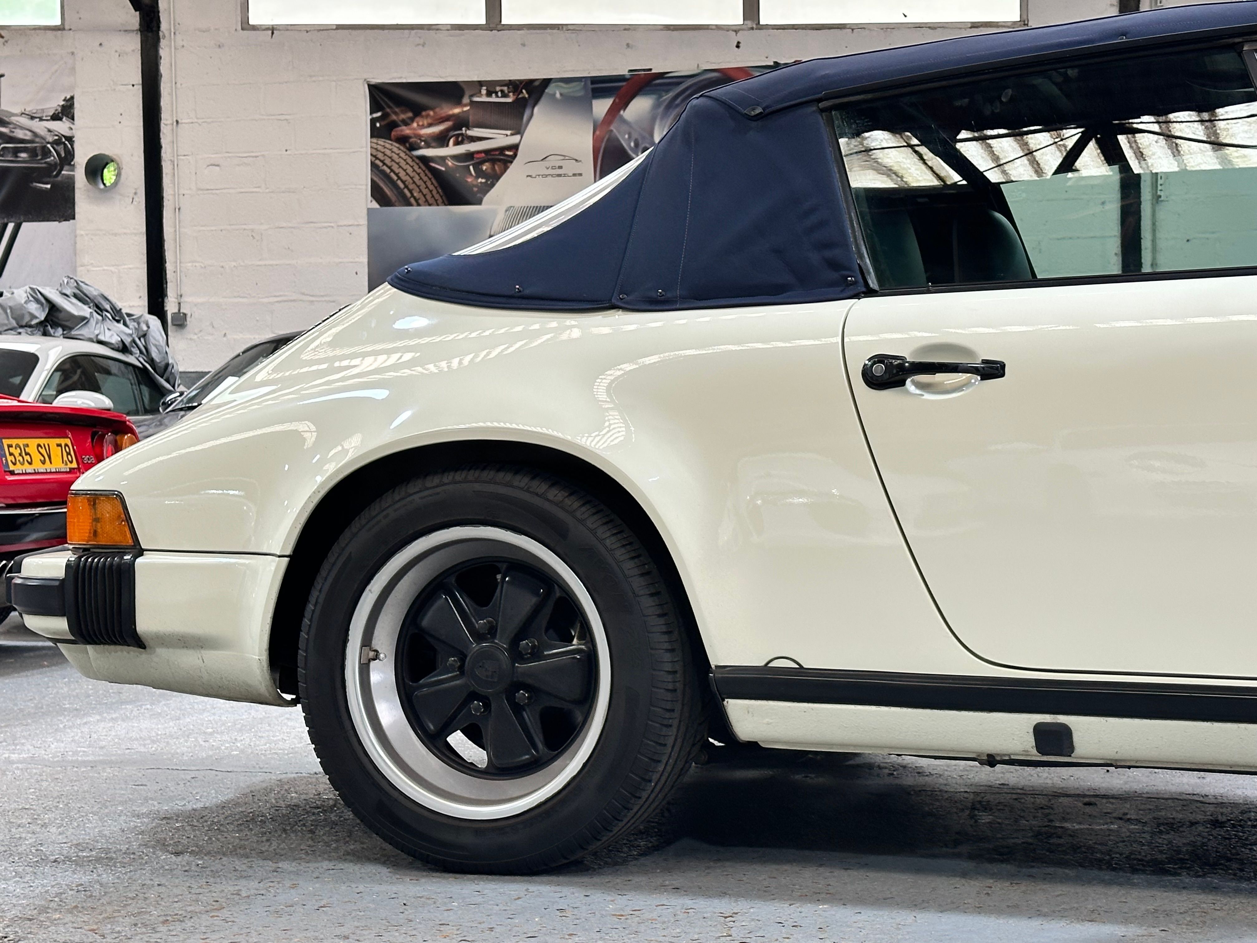 Porsche 911 Carrera Cabriolet 1986 — photo (43)