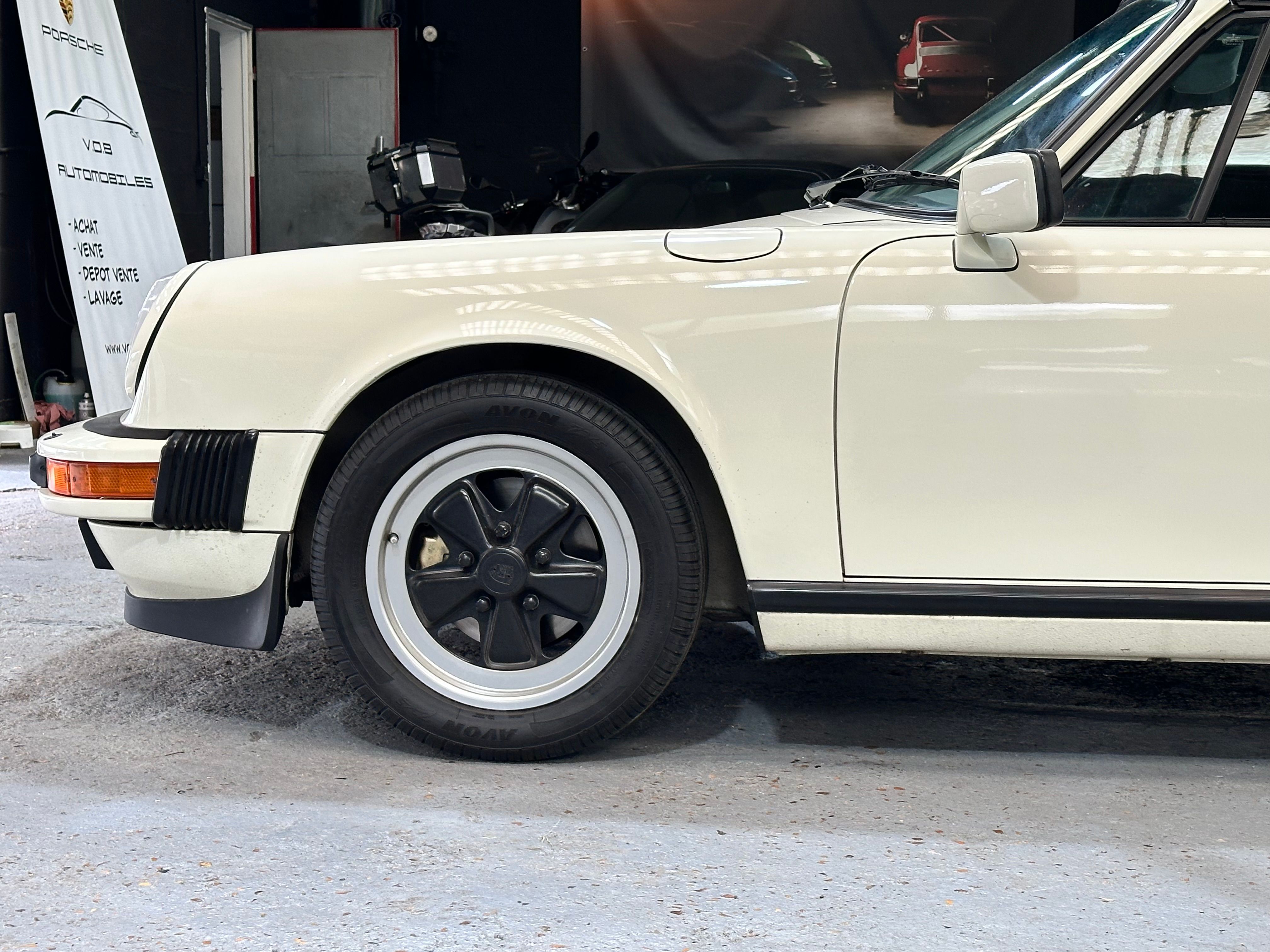 Porsche 911 Carrera Cabriolet 1986 — photo (44)