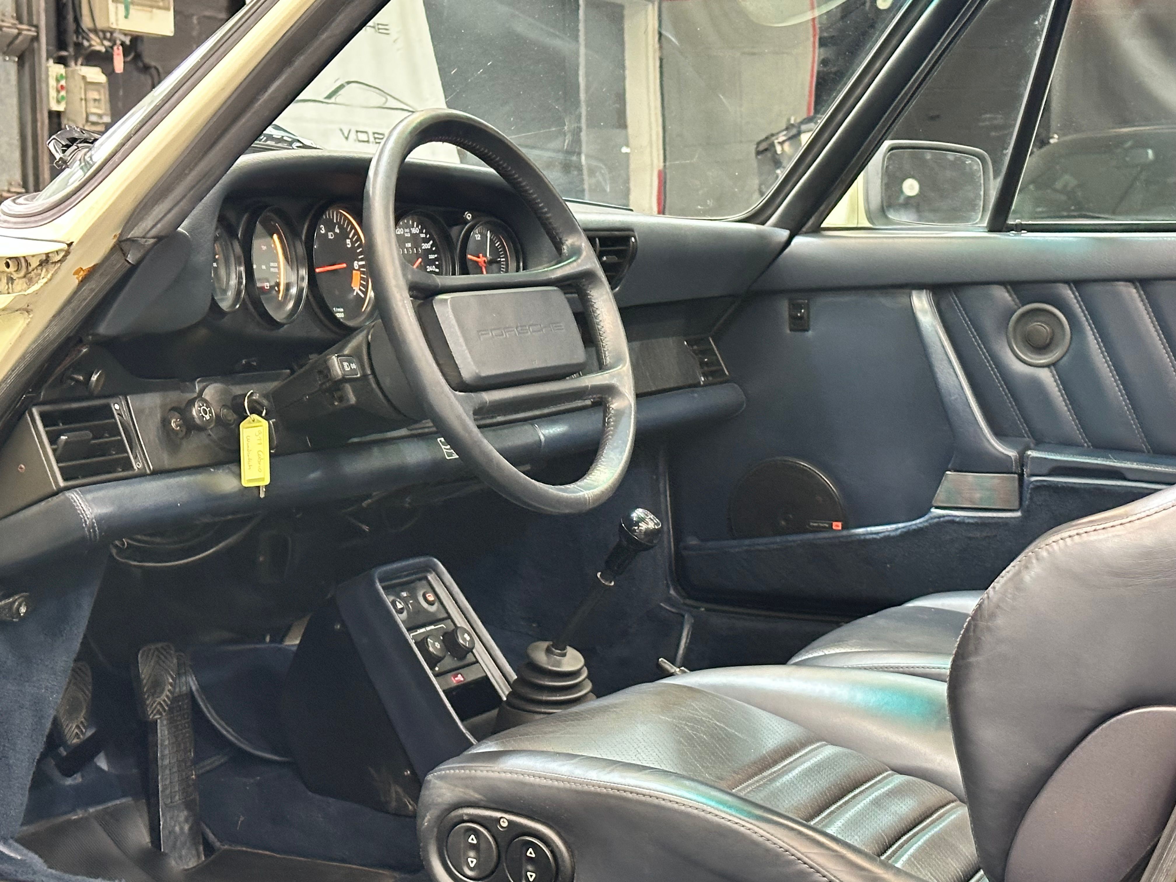 Porsche 911 Carrera Cabriolet 1986 — photo (9)