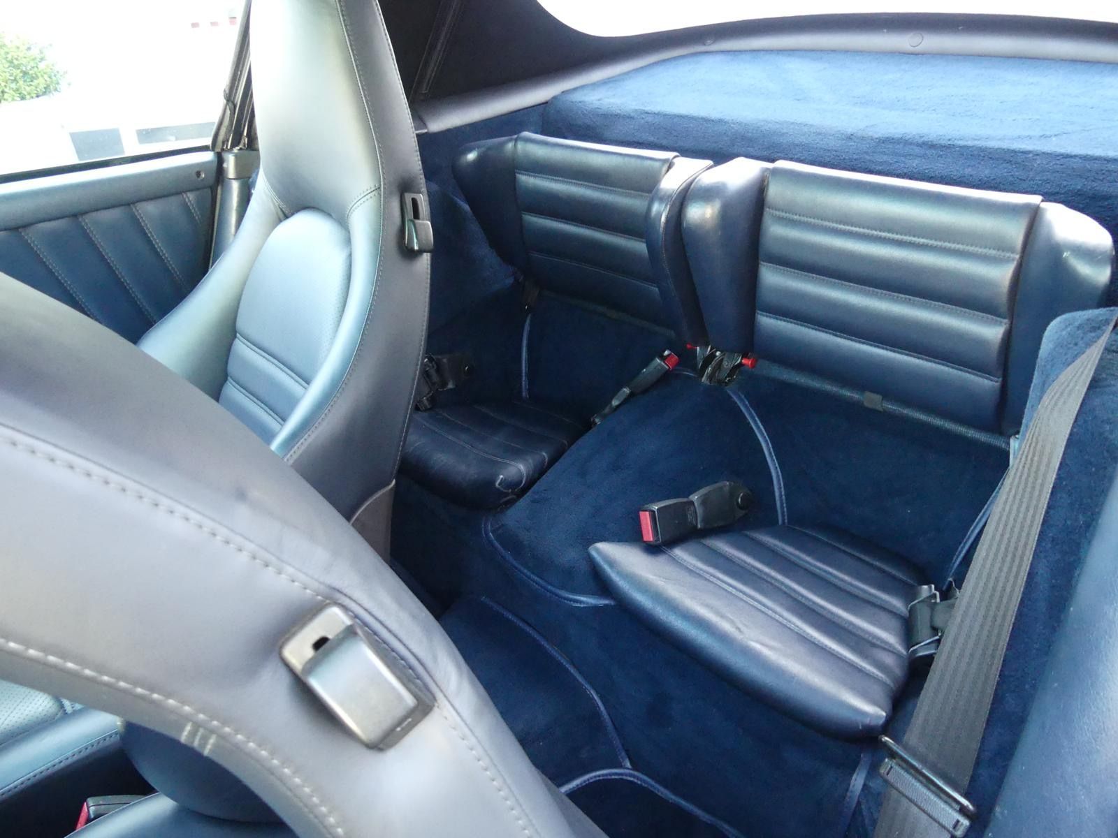 Porsche 911 Carrera Cabriolet 1985 — places arriere (2)