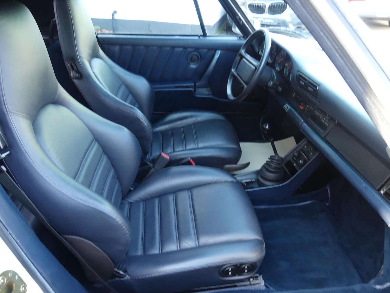 Porsche 911 Carrera Cabriolet 1985 — sieges (1)