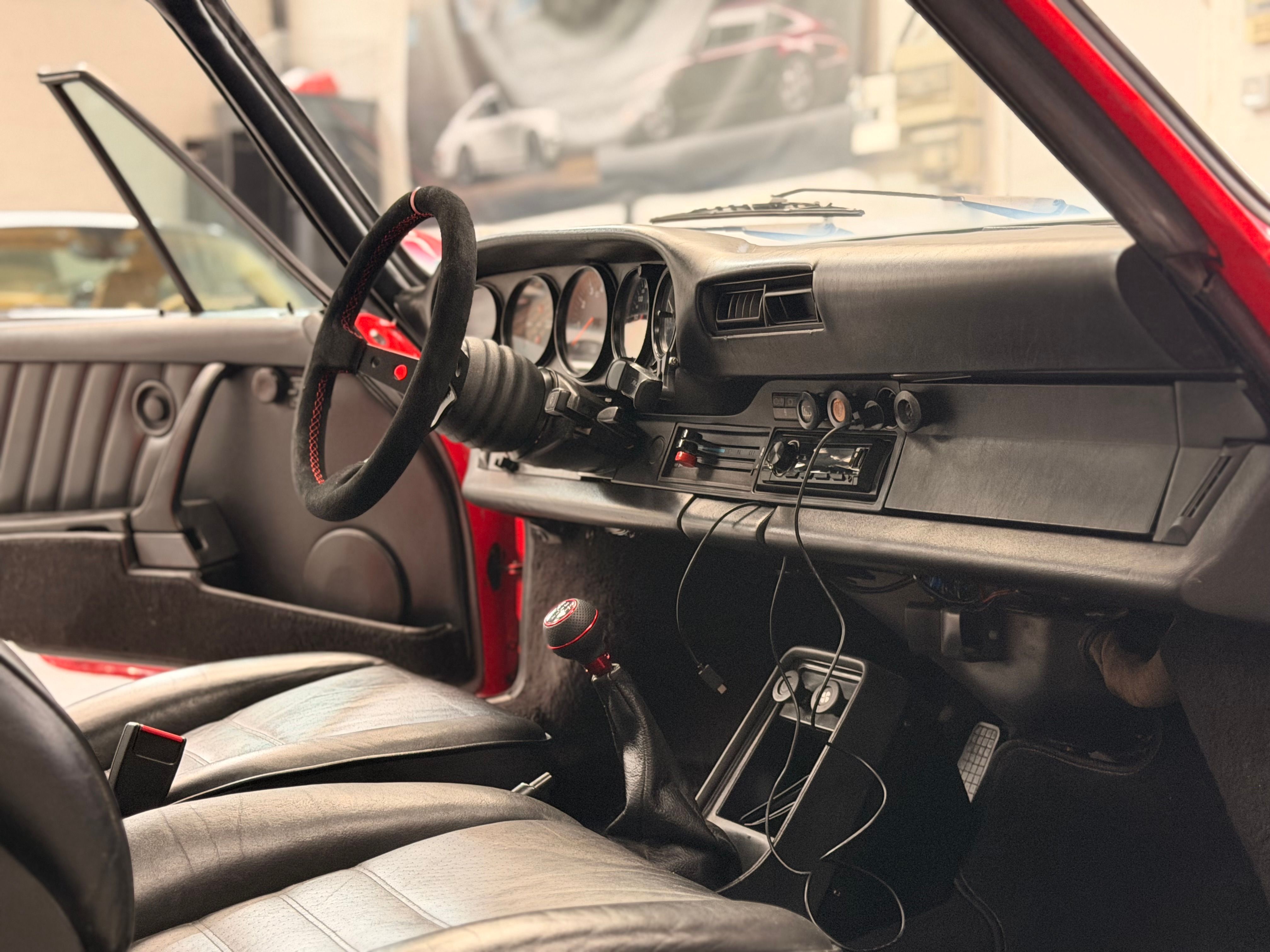Porsche 911 Carrera Cabriolet 964 WTL Look kilometrage d origine 1985 — photo (12)