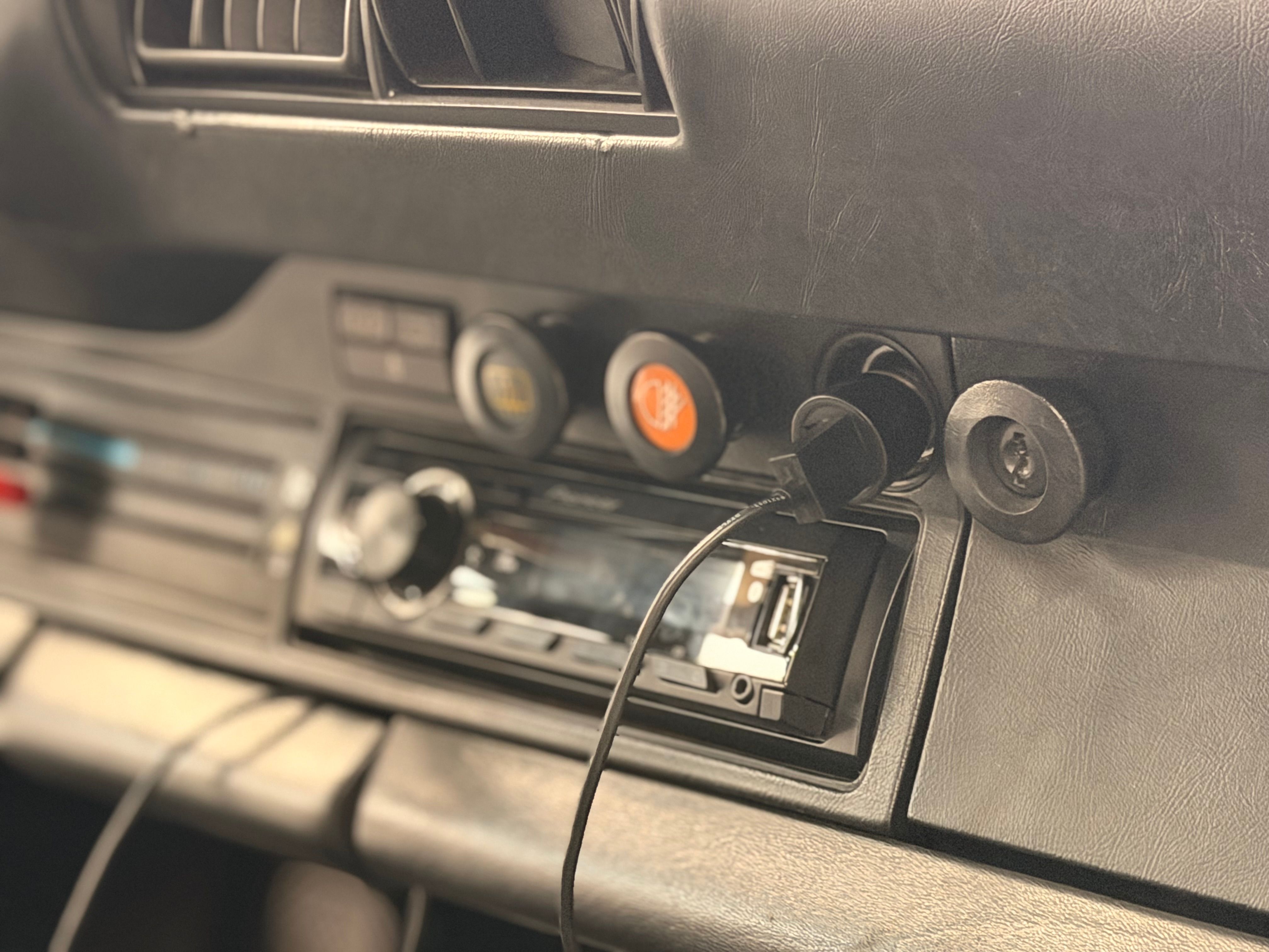 Porsche 911 Carrera Cabriolet 964 WTL Look kilometrage d origine 1985 — photo (18)