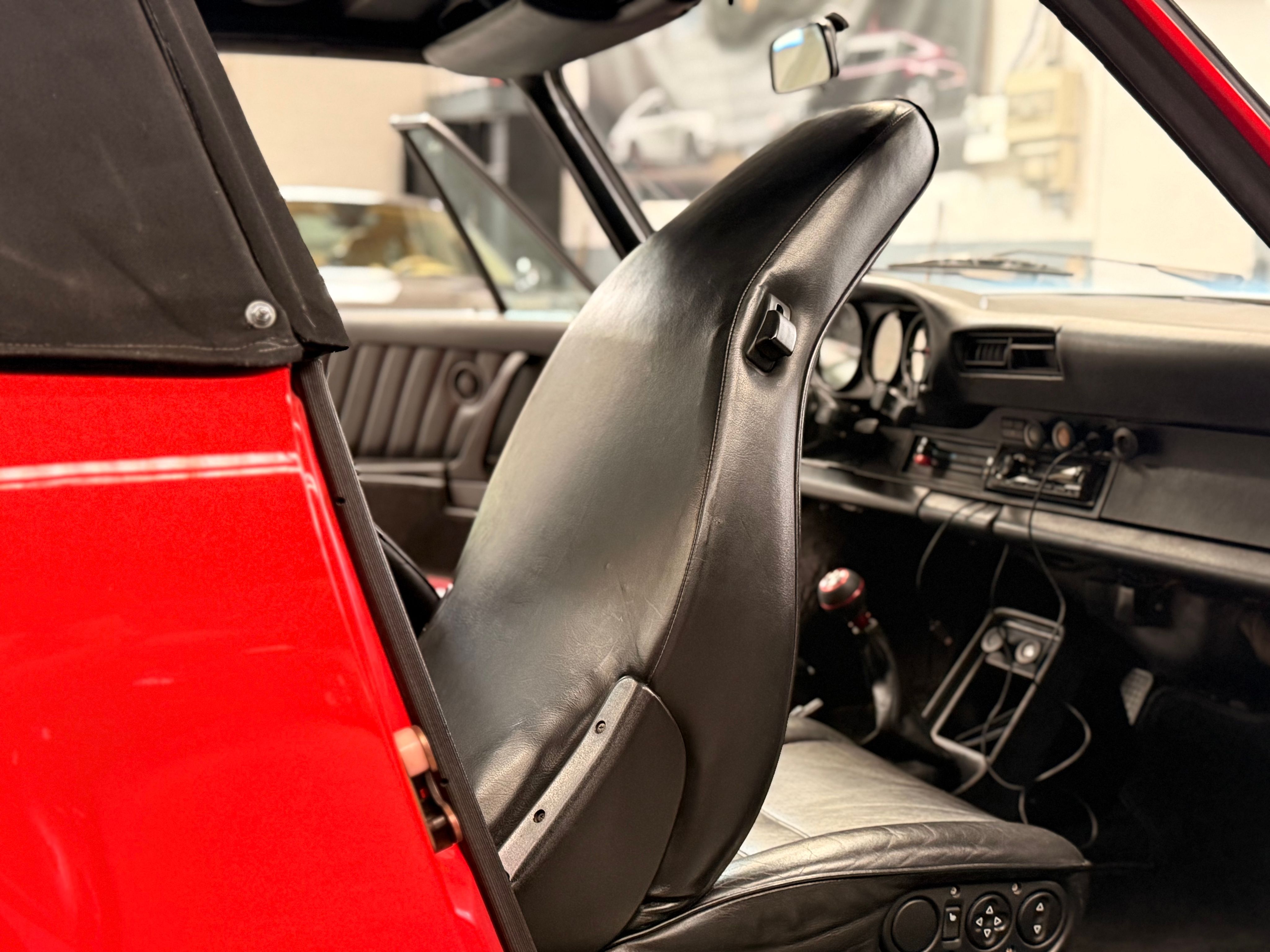 Porsche 911 Carrera Cabriolet 964 WTL Look kilometrage d origine 1985 — photo (21)