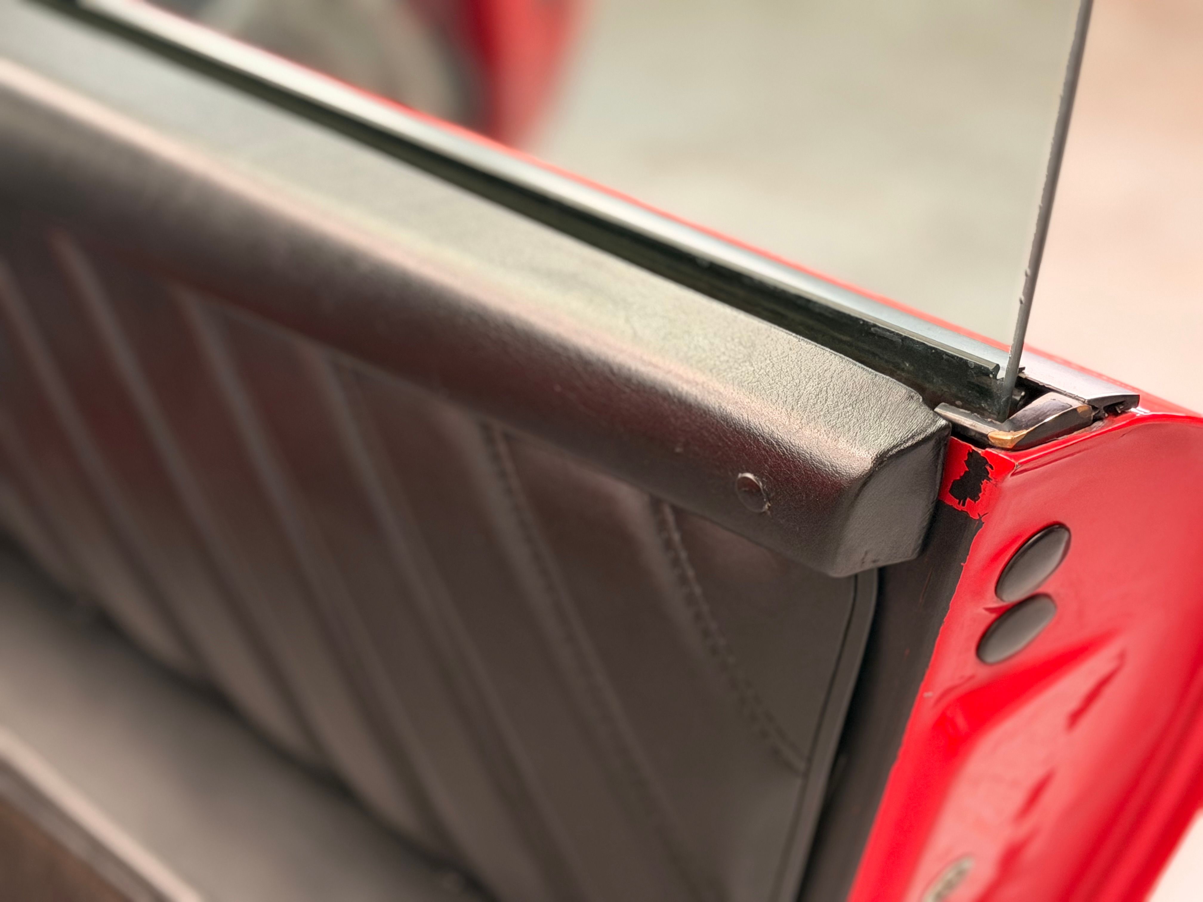 Porsche 911 Carrera Cabriolet 964 WTL Look kilometrage d origine 1985 — photo (40)