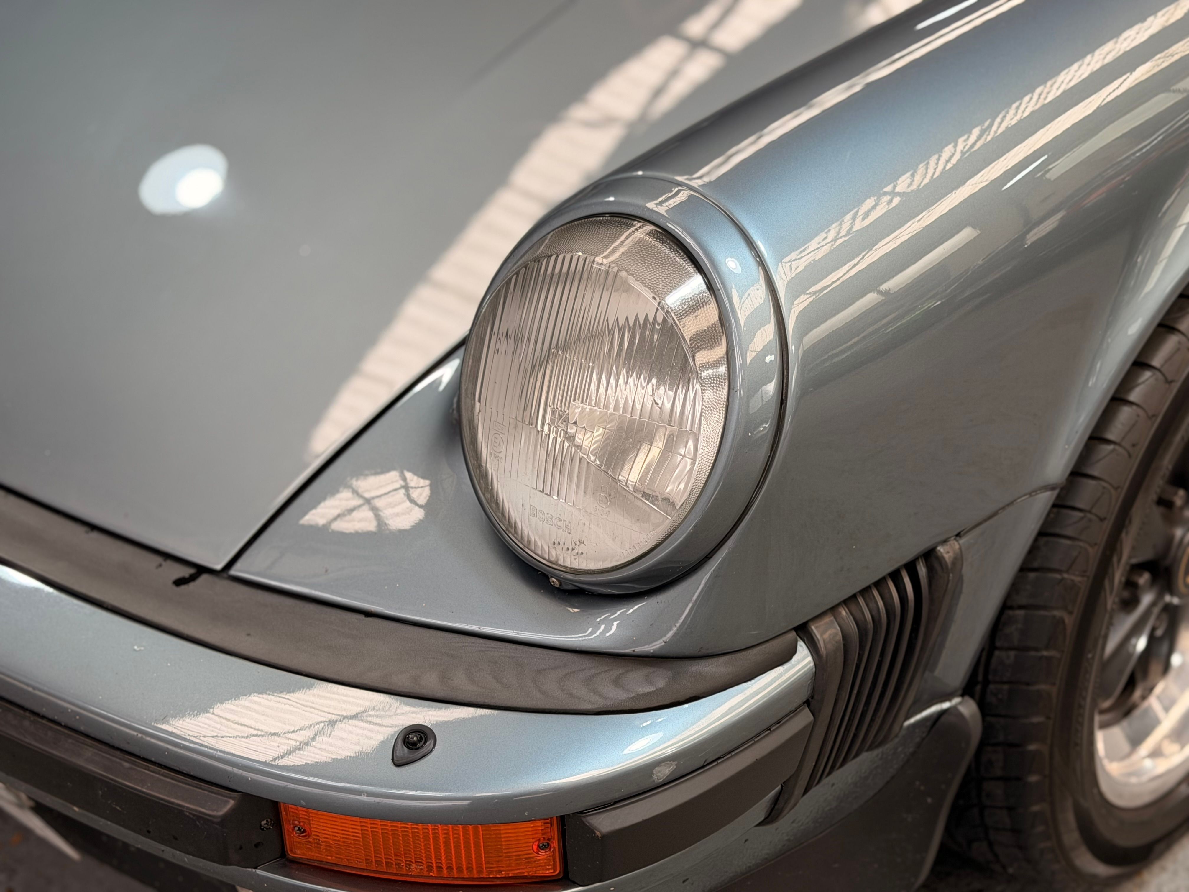Porsche 911 Carrera Cabriolet 3.2 231cv 140000 km d origine 1986 — detail (36)